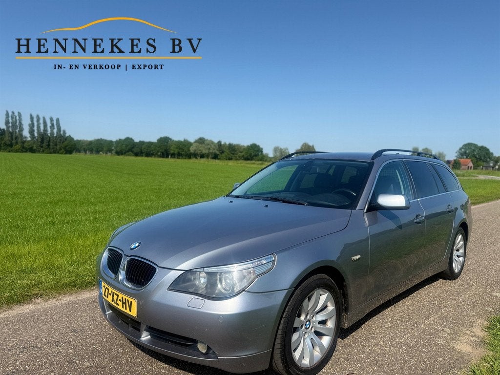 BMW 5-serie Touring 525i smg Xenon Navi, Auto's, BMW, Achterwielaandrijving, Zwart, Leder en Stof, 10 km/l