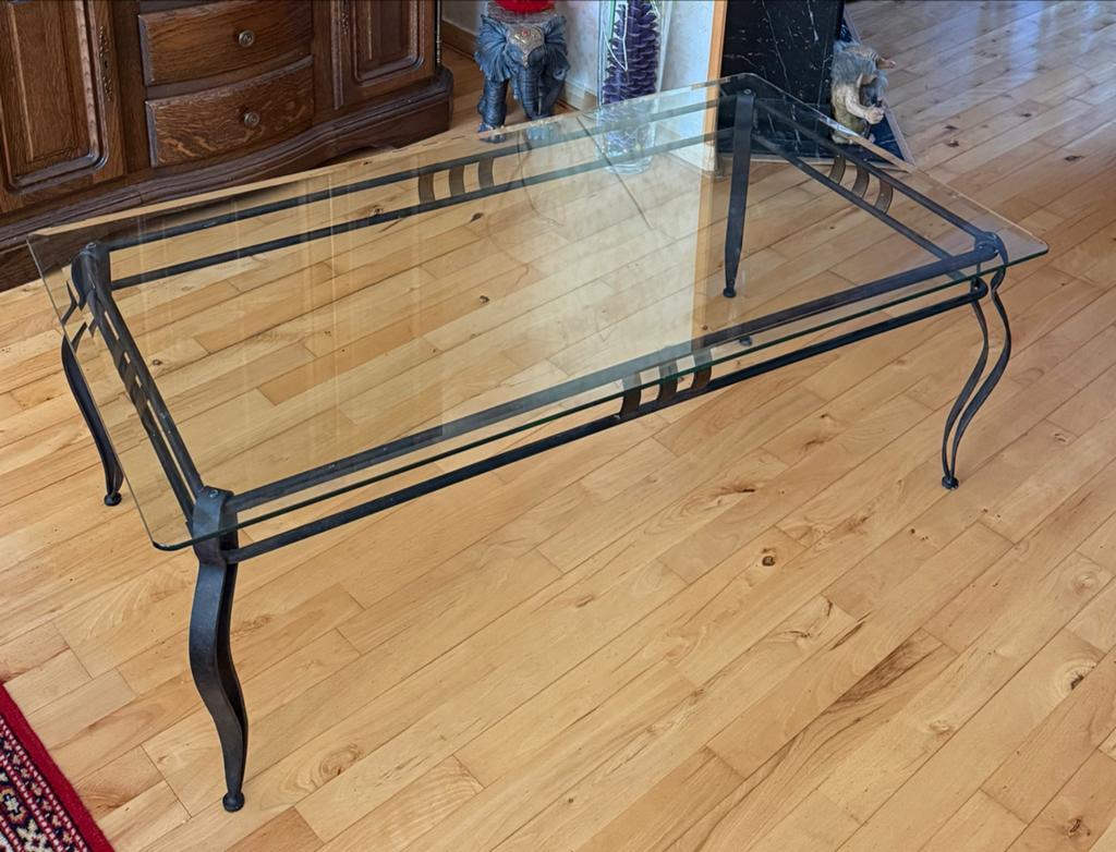 Glazen salontafel met metalen onderstel, Huis en Inrichting, Tafels | Salontafels, Ophalen, 100 tot 150 cm, 50 tot 100 cm, Rechthoekig