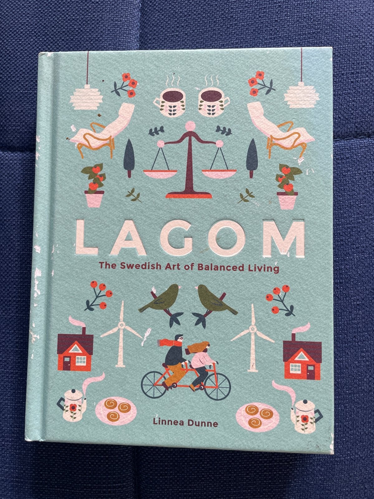 Lagom: The Swedish Art of Balanced Living - Linnea Dunne, Ophalen of Verzenden, Zo goed als nieuw, Europa overig