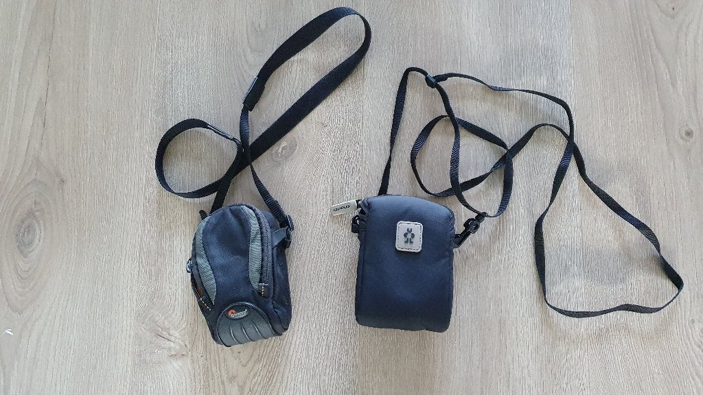 fototasje crumpler voor compact camera (lowepro verkocht), Ophalen of Verzenden, Zo goed als nieuw, Zwart, Schoudertas