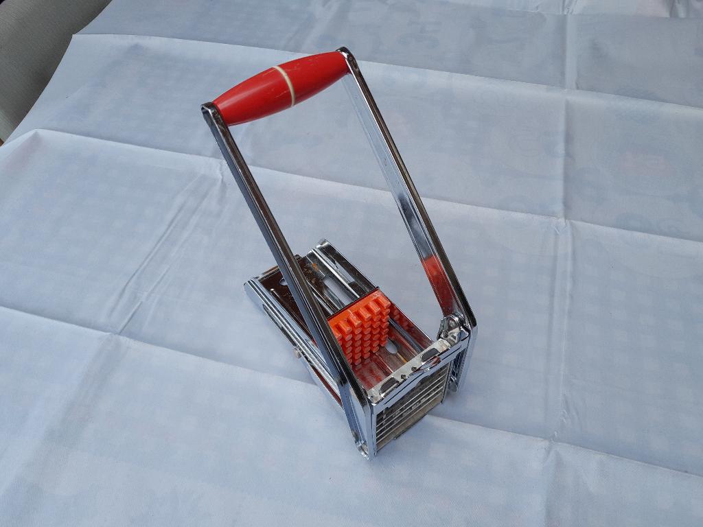 Tomado frietsnijder patatsnijder, Ophalen of Verzenden, Zo goed als nieuw, Metaal, Snijmachine