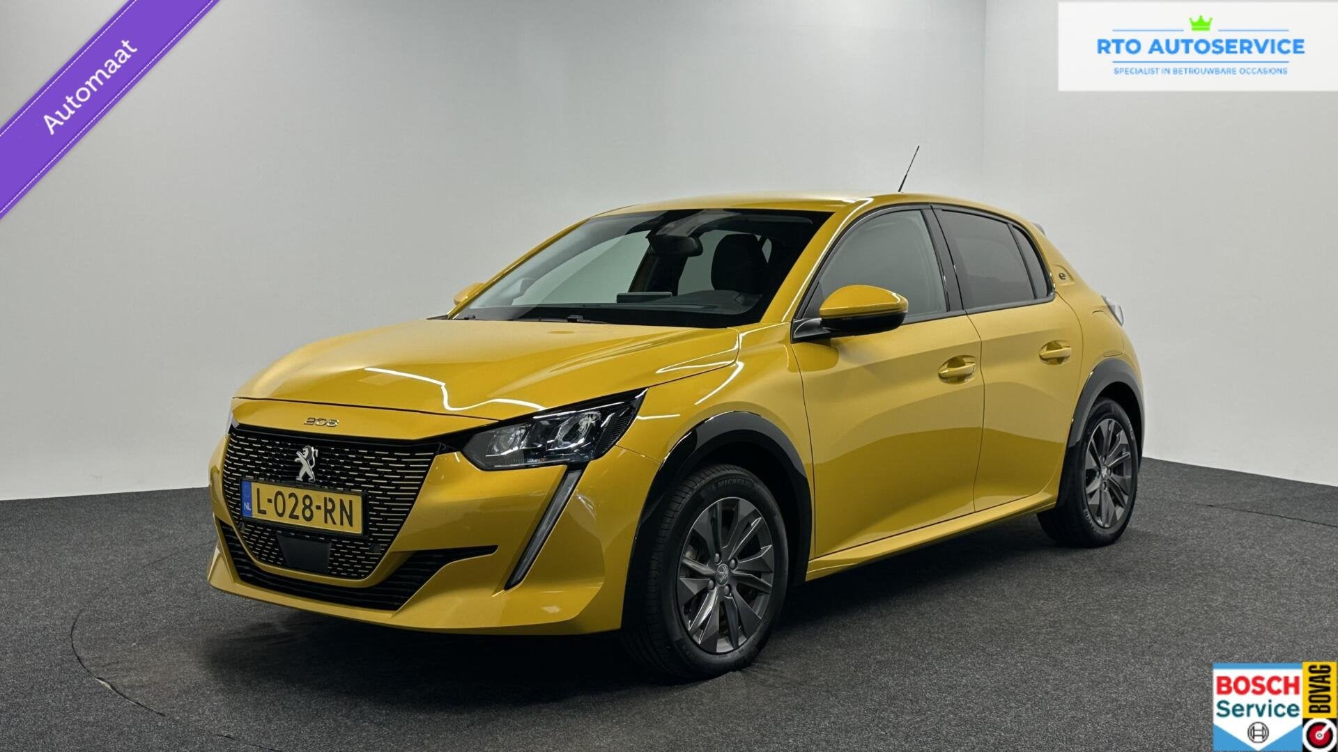 Peugeot e-208 EV Allure 50 kWh 3 Fase CAMERA CARPLAY NAVI LM, Auto's, Peugeot, 136 pk, Gebruikt, Parkeersensor, Met garantie (alle)