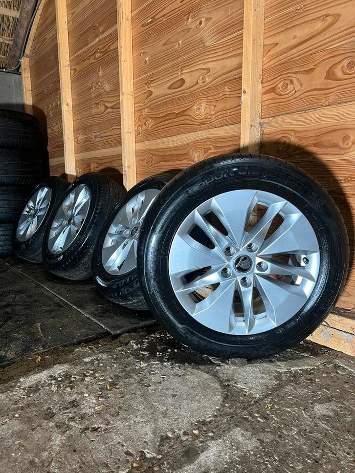 Originele Skoda octavia velgen 16? Dunlop zomer 5x112 set