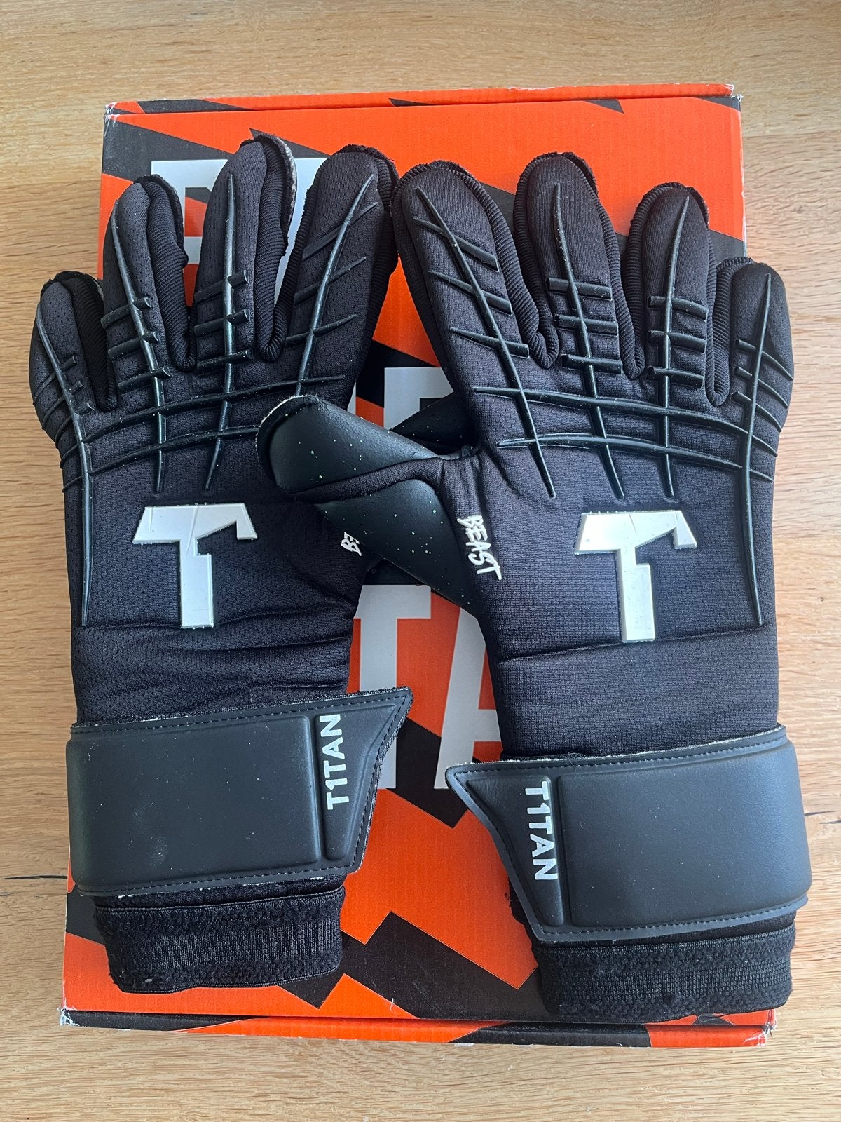 Titan Beast 3.0 keepershandschoenen maat 8, Sport en Fitness, Voetbal, Maat XS of kleiner, Ophalen of Verzenden, Nieuw, Handschoenen