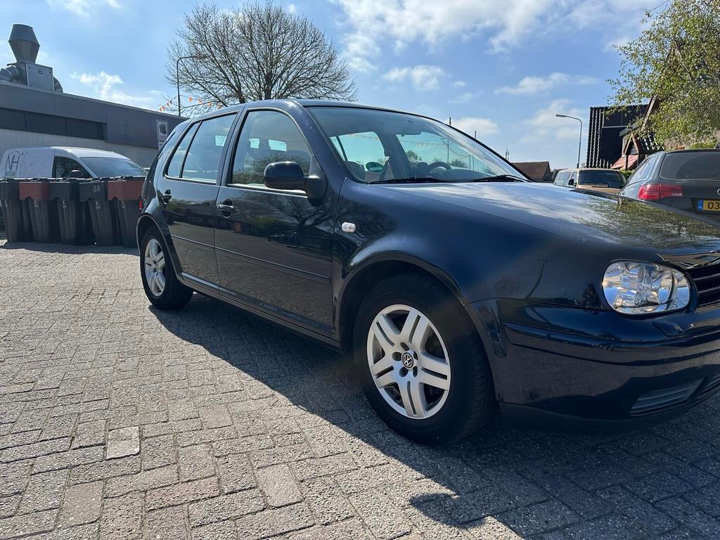 Volkswagen Golf 2.3 V5 110KW AUTOMAAT, Auto's, Volkswagen, Beige, Blauw, 650 kg, 149 pk