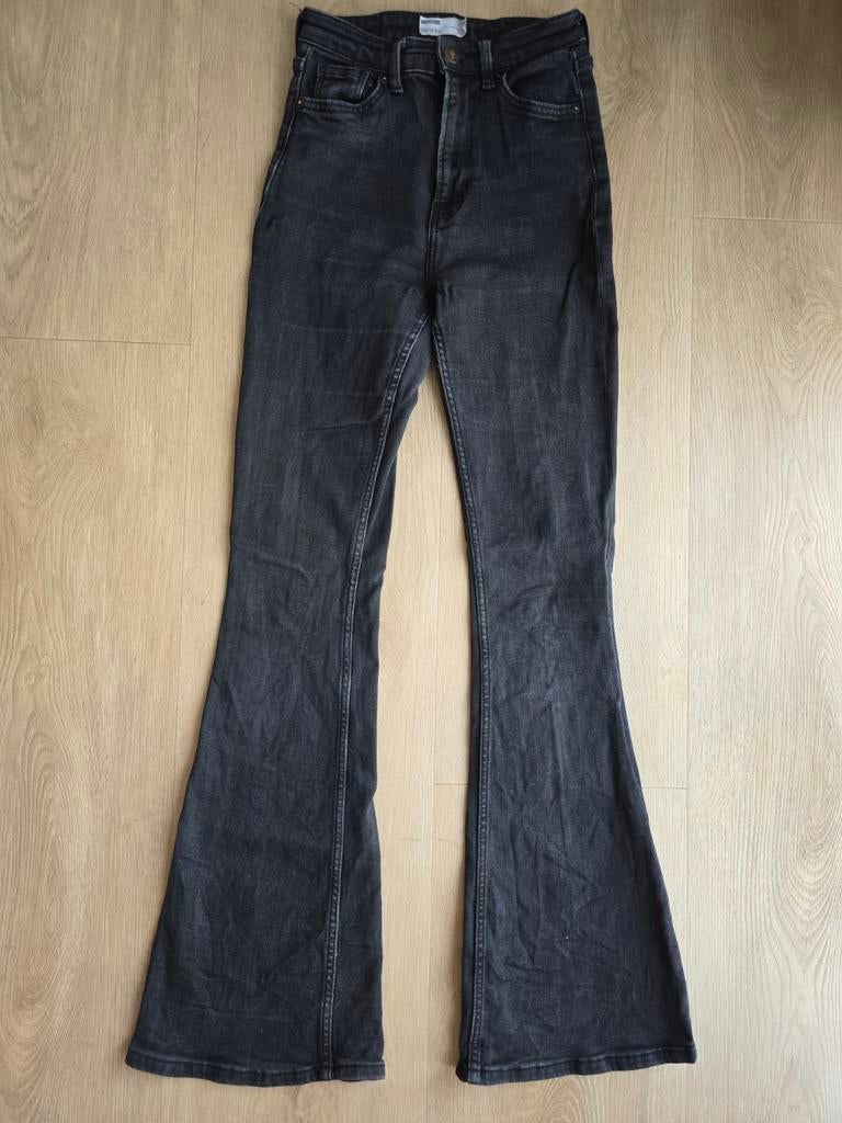 Berschka Flared Jeans, Zwart, Zo goed als nieuw, W28 - W29 (confectie 36), Bershka