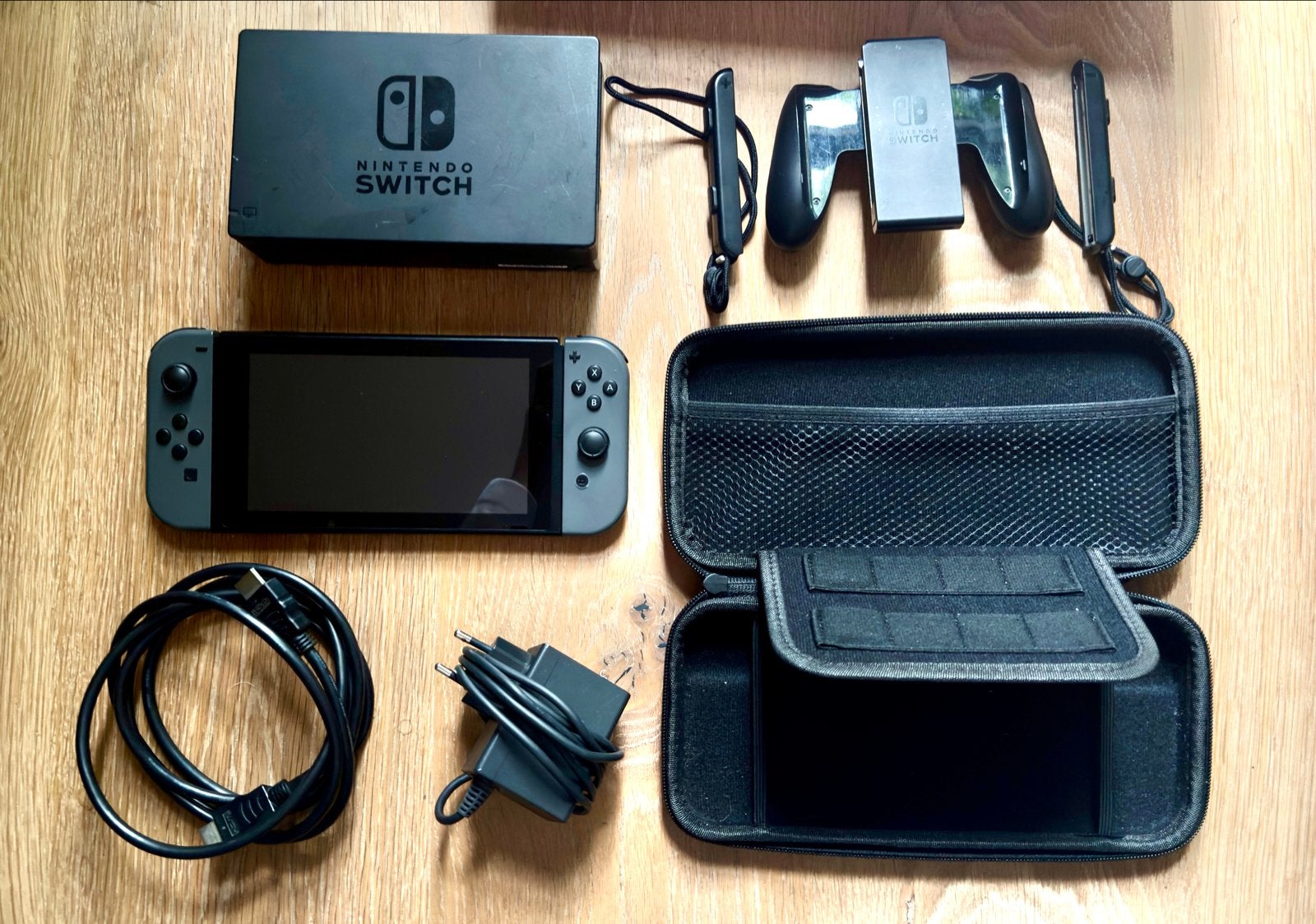 Nintendo Switch Original met 2 games en accessoires, Met 2 controllers, Ophalen of Verzenden, Switch Original, Gebruikt