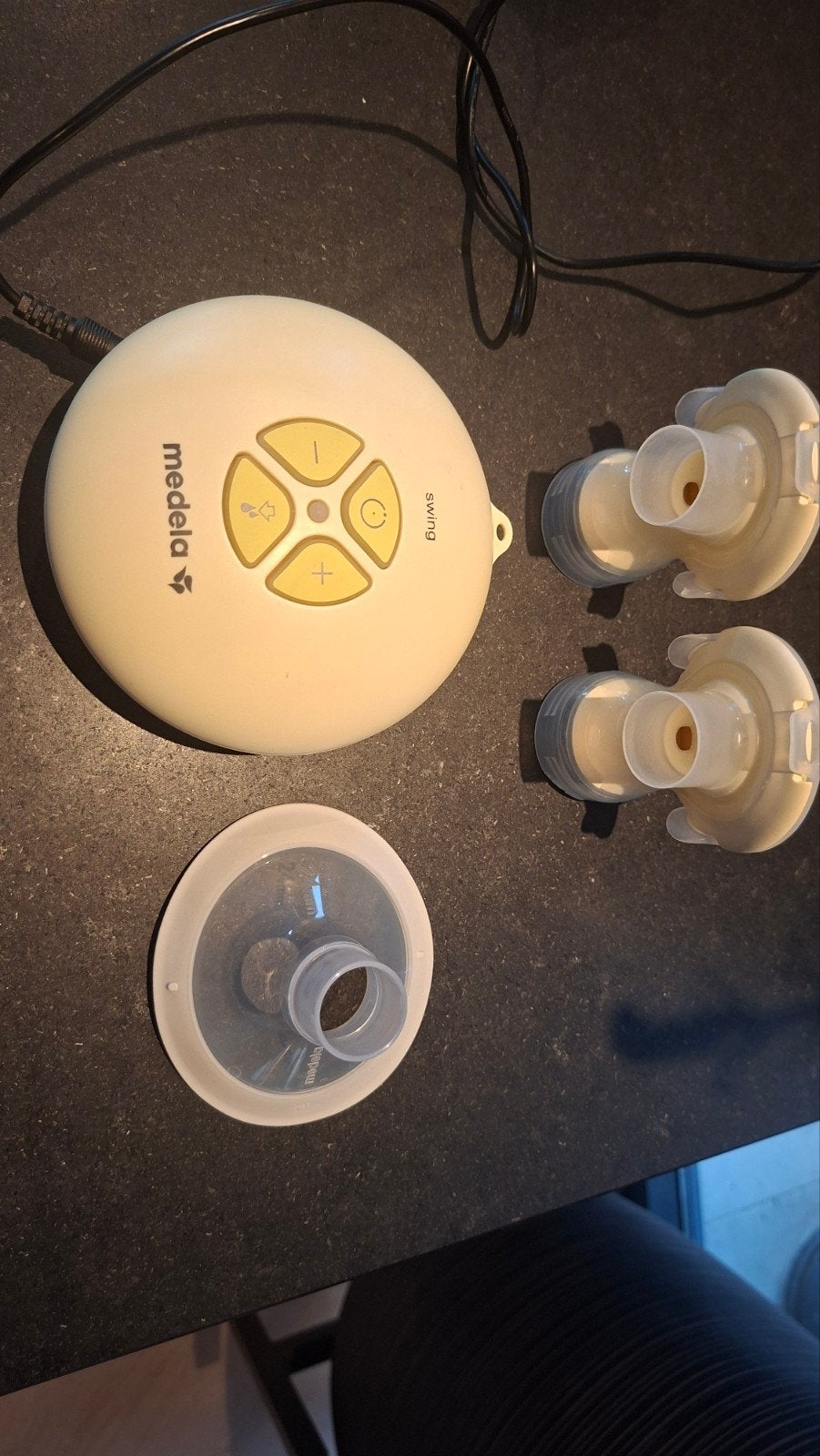 Medela Swing enkele elektrische borstkolf met accessoires, Ophalen of Verzenden, Gebruikt