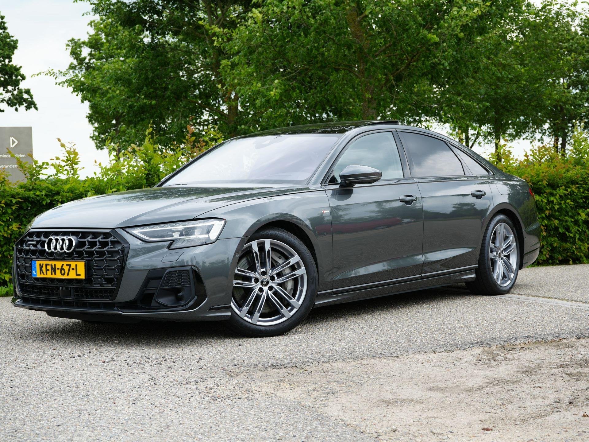 Foto 21 van Audi A8 S-Line 60 TFSI e 462 PK QUATTRO | Vierwielbesturing