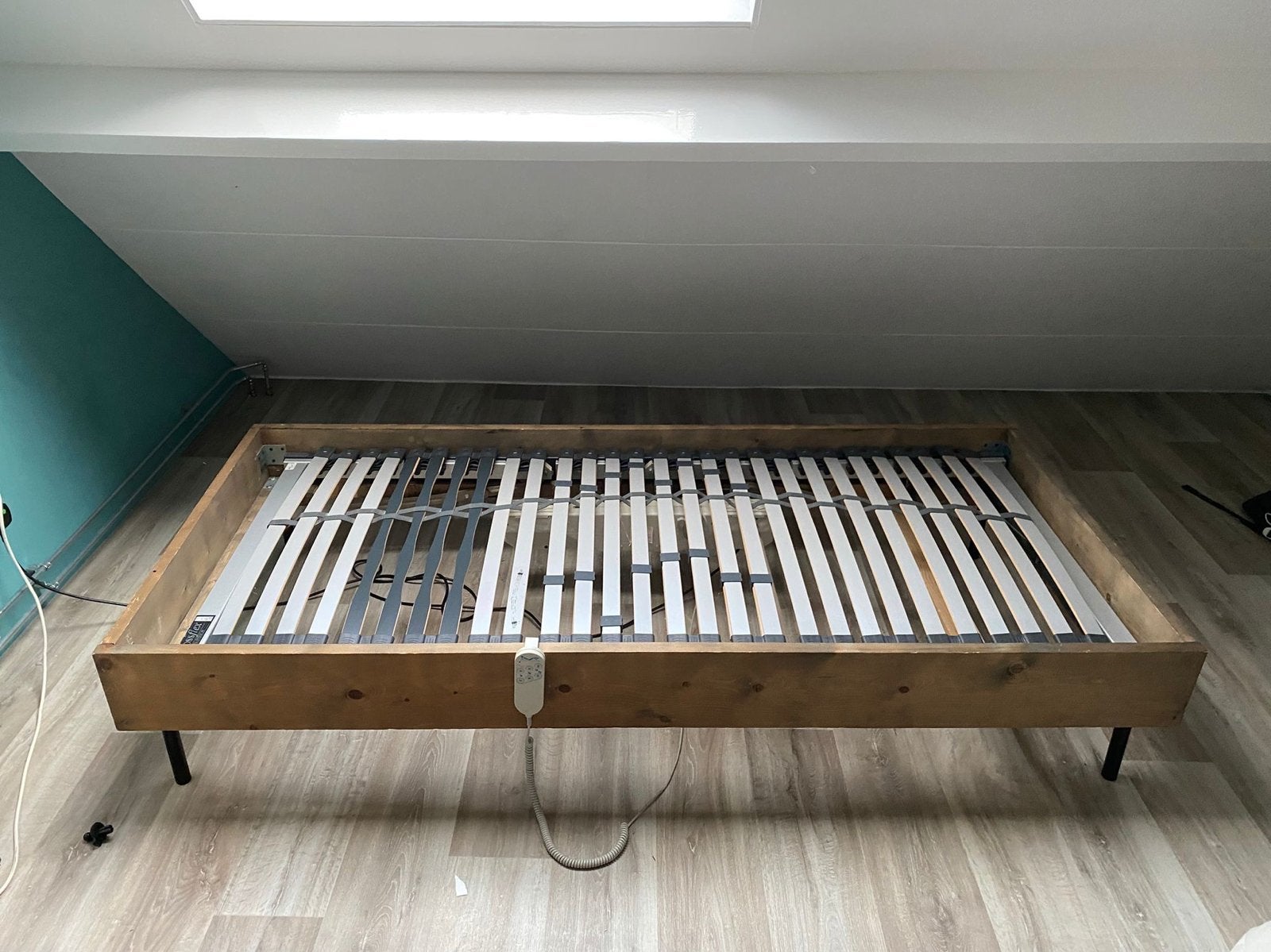 Eenpersoonsbed, steiger hout, elektrische verstelbare bodem, Ophalen, 90 cm, Eenpersoons, Wit