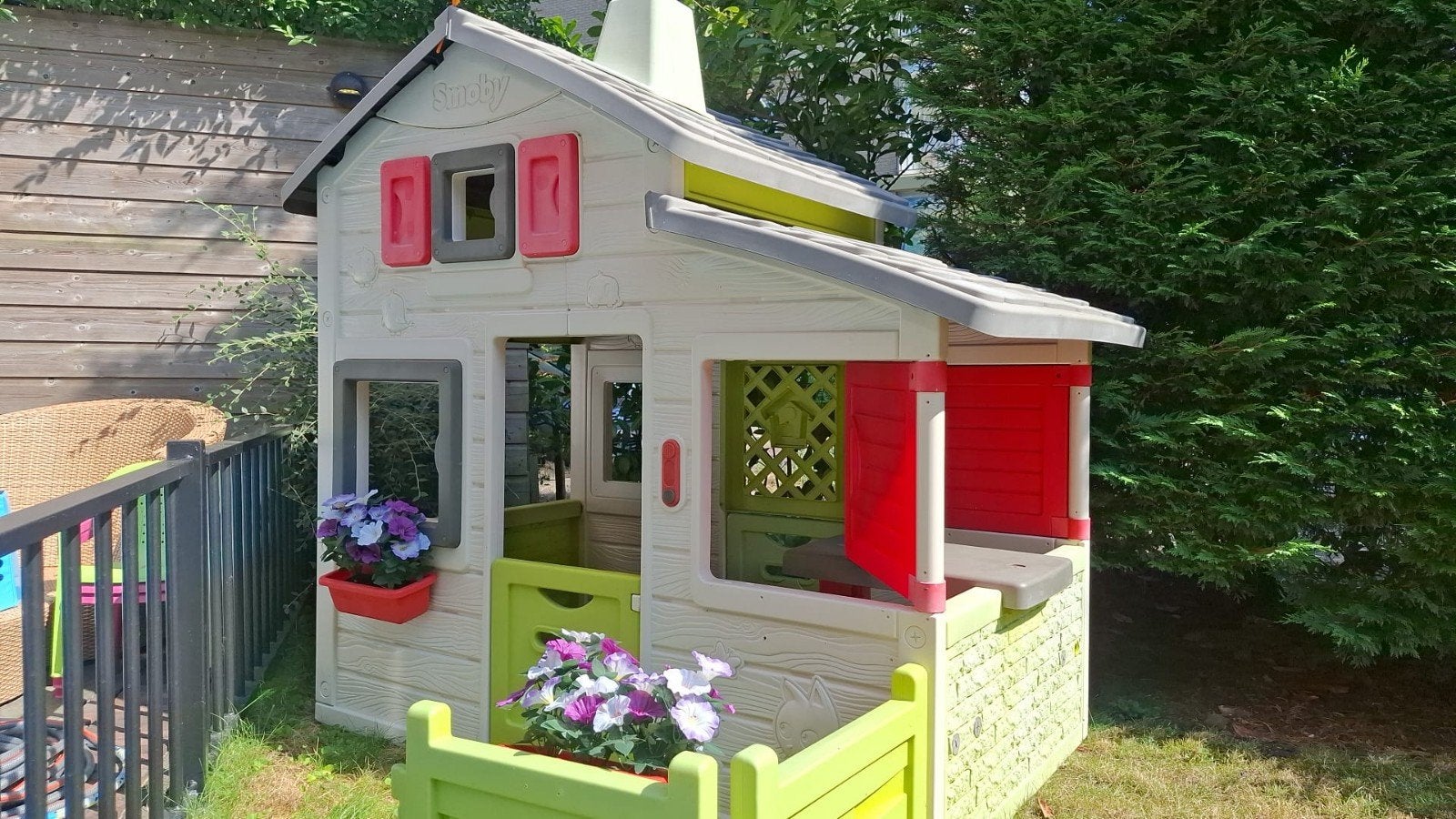 Smoby speelhuisje met picknicktafel en deurbel, Ophalen, Gebruikt, Kunststof