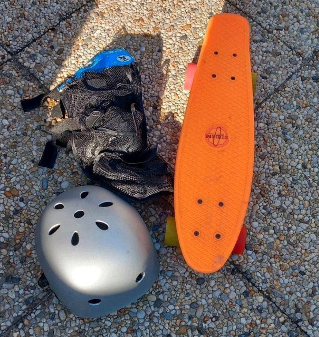Zgan nijdam skateboard en beschermset
Helm is al verkocht!, Ophalen of Verzenden, Zo goed als nieuw, Skateboard