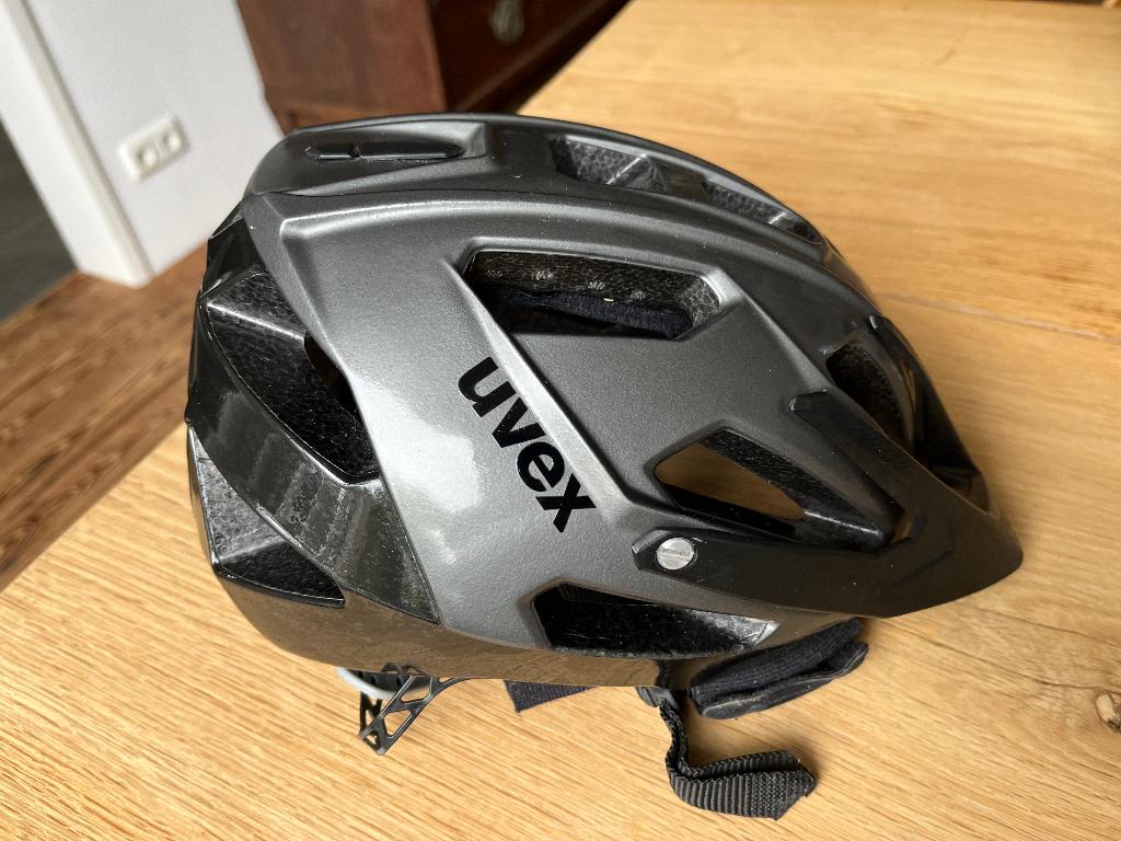 Fietshelmen, 1 van Uvex en 1 van Met, Fietsen en Brommers, Fietsaccessoires | Fietshelmen, Ophalen, Gebruikt, Heer of Dame, Uvex