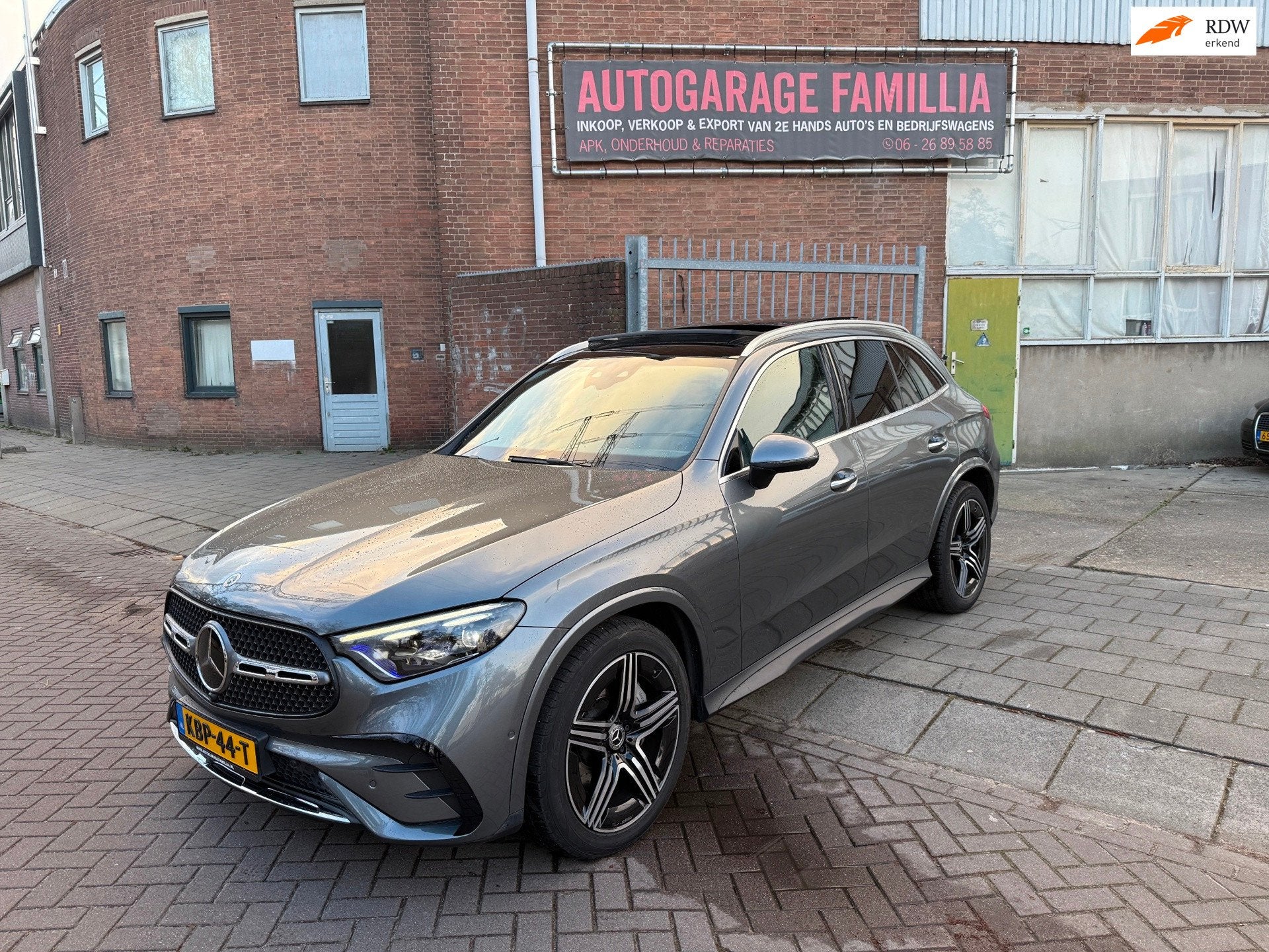 Mercedes-Benz GLC-klasse 220d 4MATIC AMG Line Panorama/Memor, Auto's, Dealer onderhouden, Gebruikt, 4 cilinders, 2500 kg