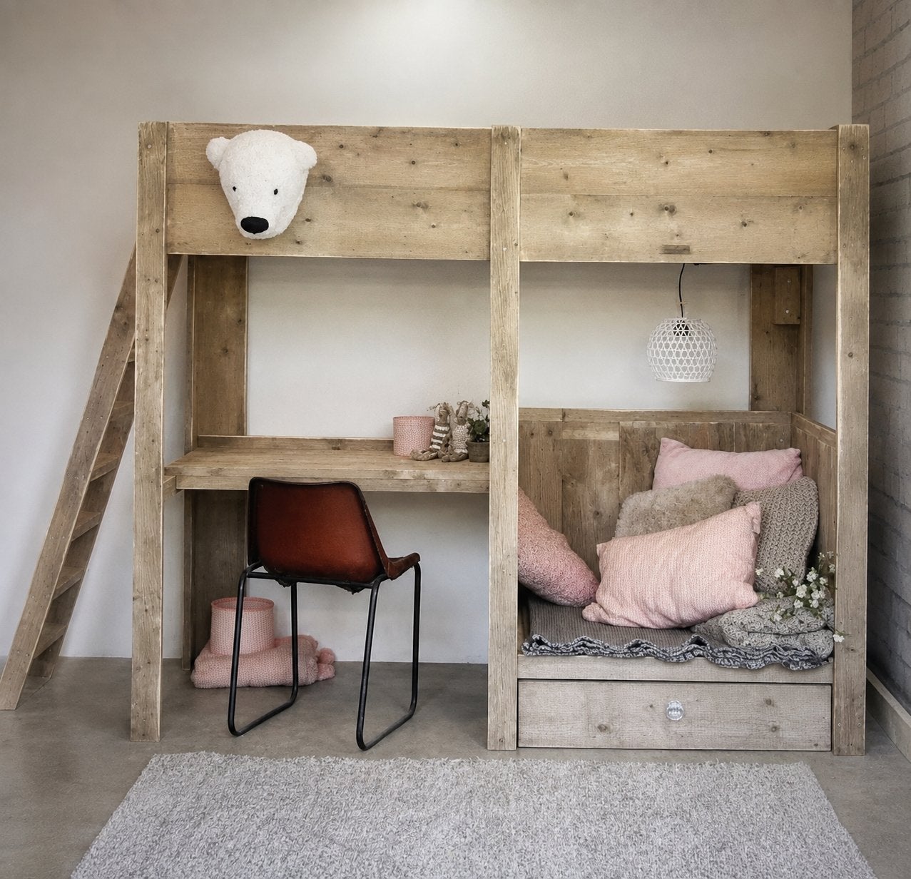 Hoogslaper steigerhout met buro, chillhoek en bergruimte, Ophalen, Eenpersoons, Zo goed als nieuw, 90 cm