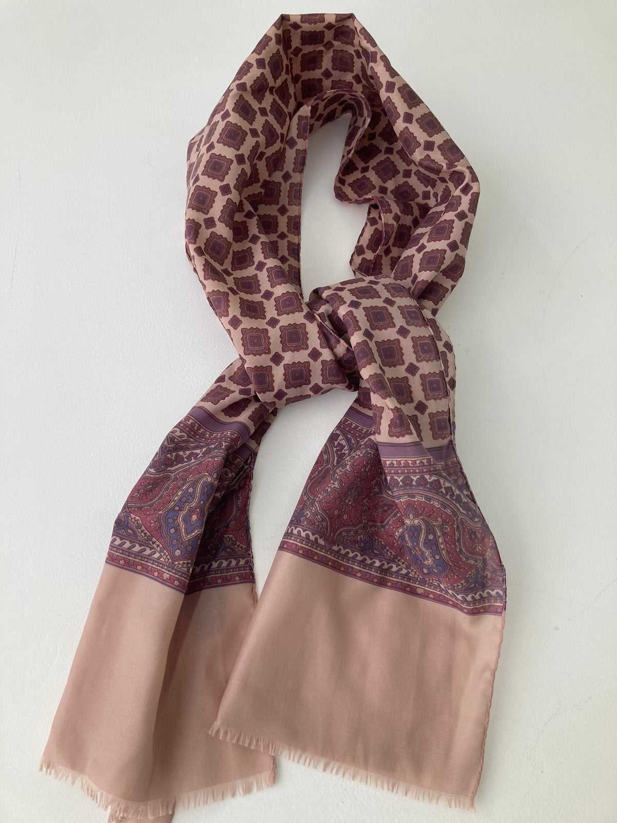 Klassiek Sjaaltje met grafische patronen, Kleding | Dames, Mutsen, Sjaals en Handschoenen, Ophalen of Verzenden, Gedragen, Maat 36 (S)