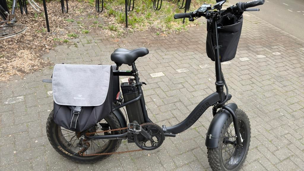 Zo goed als nieuwe elektrische fiets met accessoires, Fietsen en Brommers, Elektrische fietsen, Ophalen, Zo goed als nieuw, Minder dan 30 km per accu