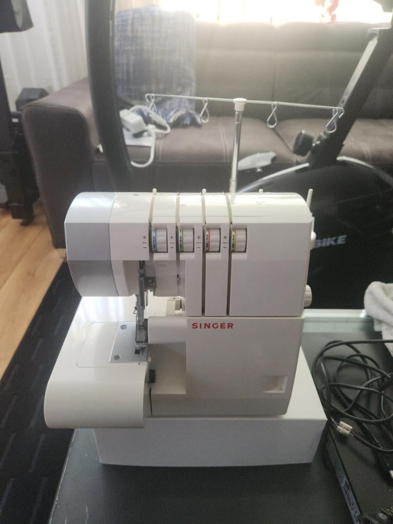 Singer lockmachine, Hobby en Vrije tijd, Naaimachines en Toebehoren, Ophalen, Lockmachine, Singer