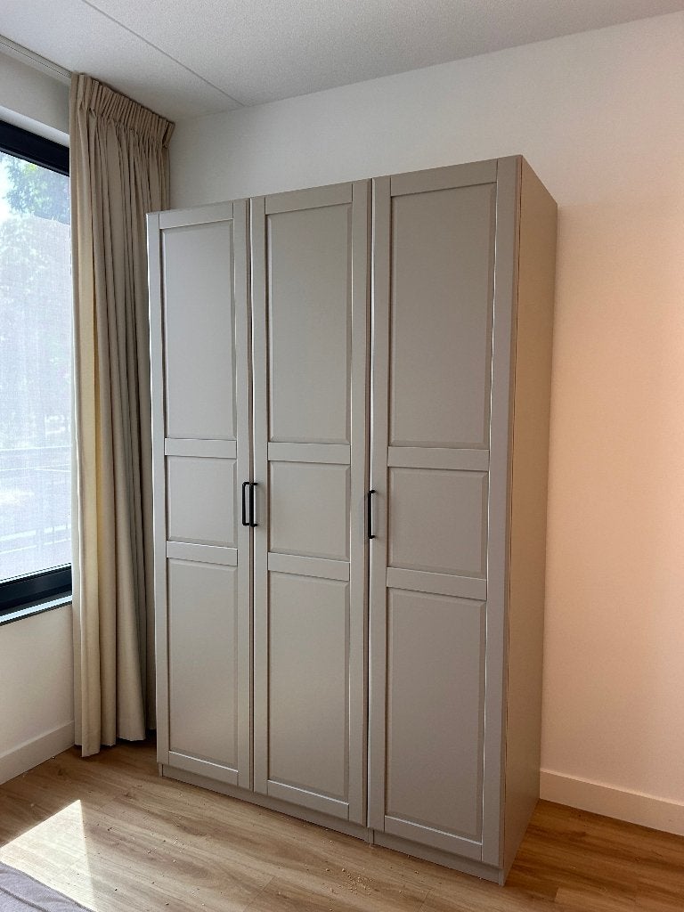 IKEA PAX Kledingkast - 150x58x236 grijsbeige, 100 tot 150 cm, 200 cm of meer, Zo goed als nieuw, Modern