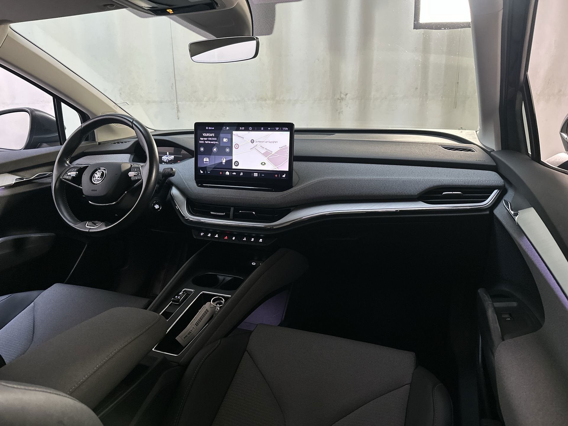 Skoda Enyaq iV 80 SoH 90% Camera Trekhaak Navigatie Sfeerver, Gebruikt, Huisgarantie, Met garantie (alle), Parkeersensor