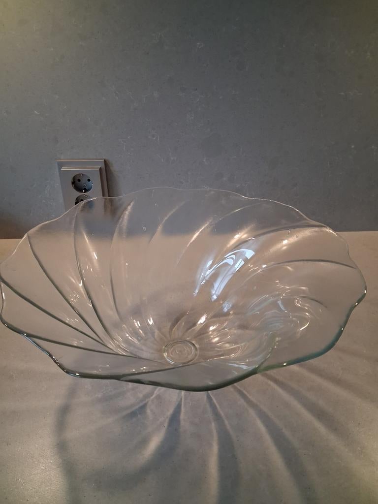 Een grote glazen schaal., Ophalen of Verzenden, Zo goed als nieuw, Rond, Glas