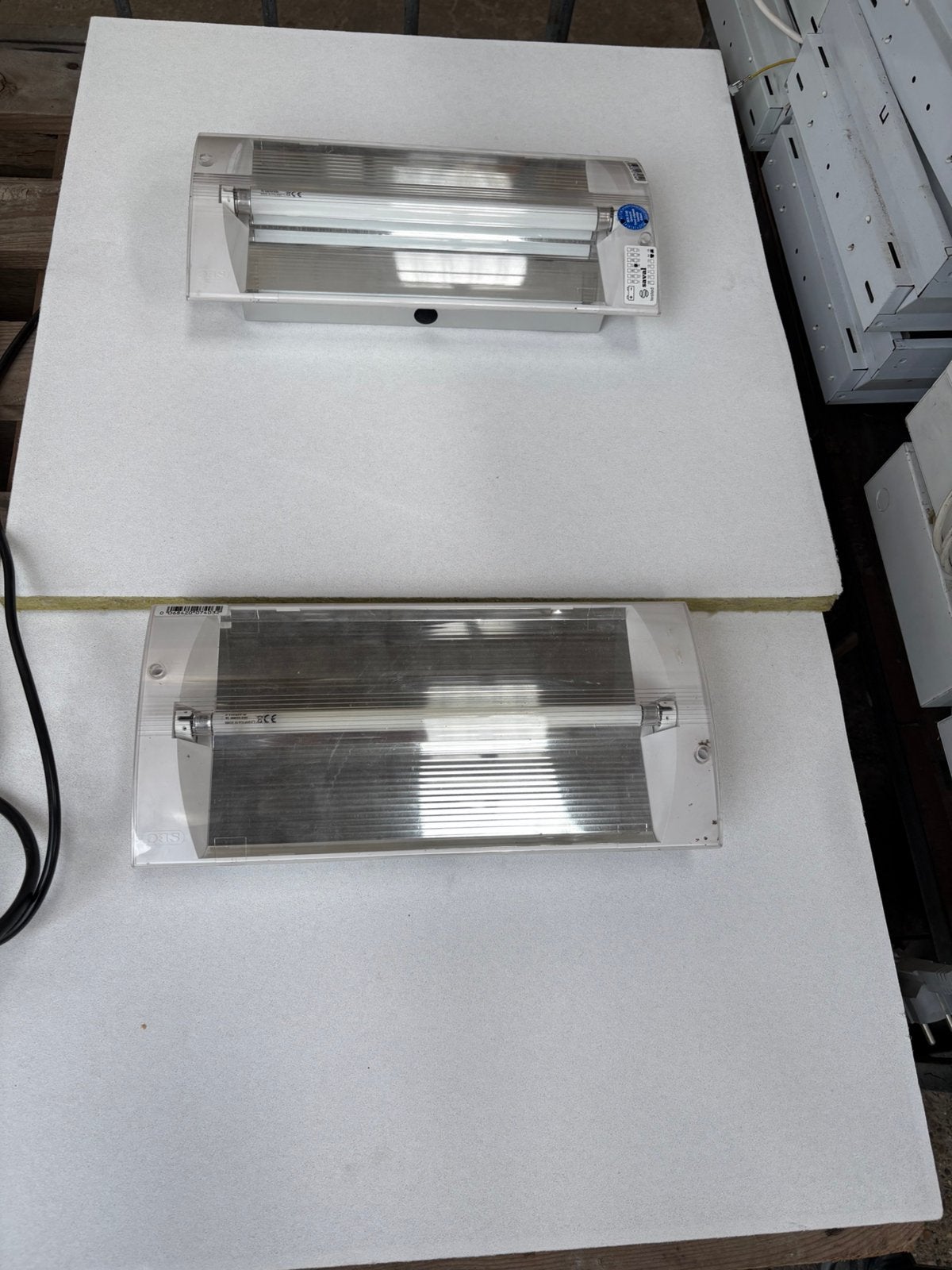 Nood verlichting (vluchtroute), Ophalen, Gebruikt, Lamp met armatuur, .