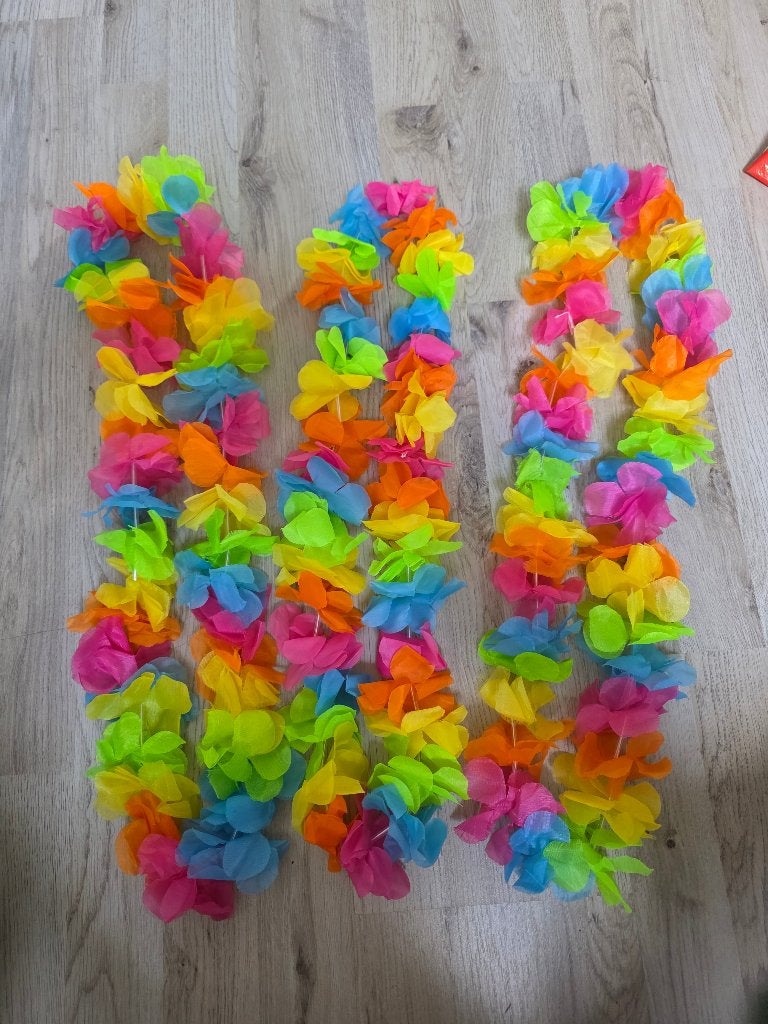 Bloemenkettingen, Hobby en Vrije tijd, Feestartikelen, Ophalen of Verzenden, Zo goed als nieuw, Versiering, Verjaardag