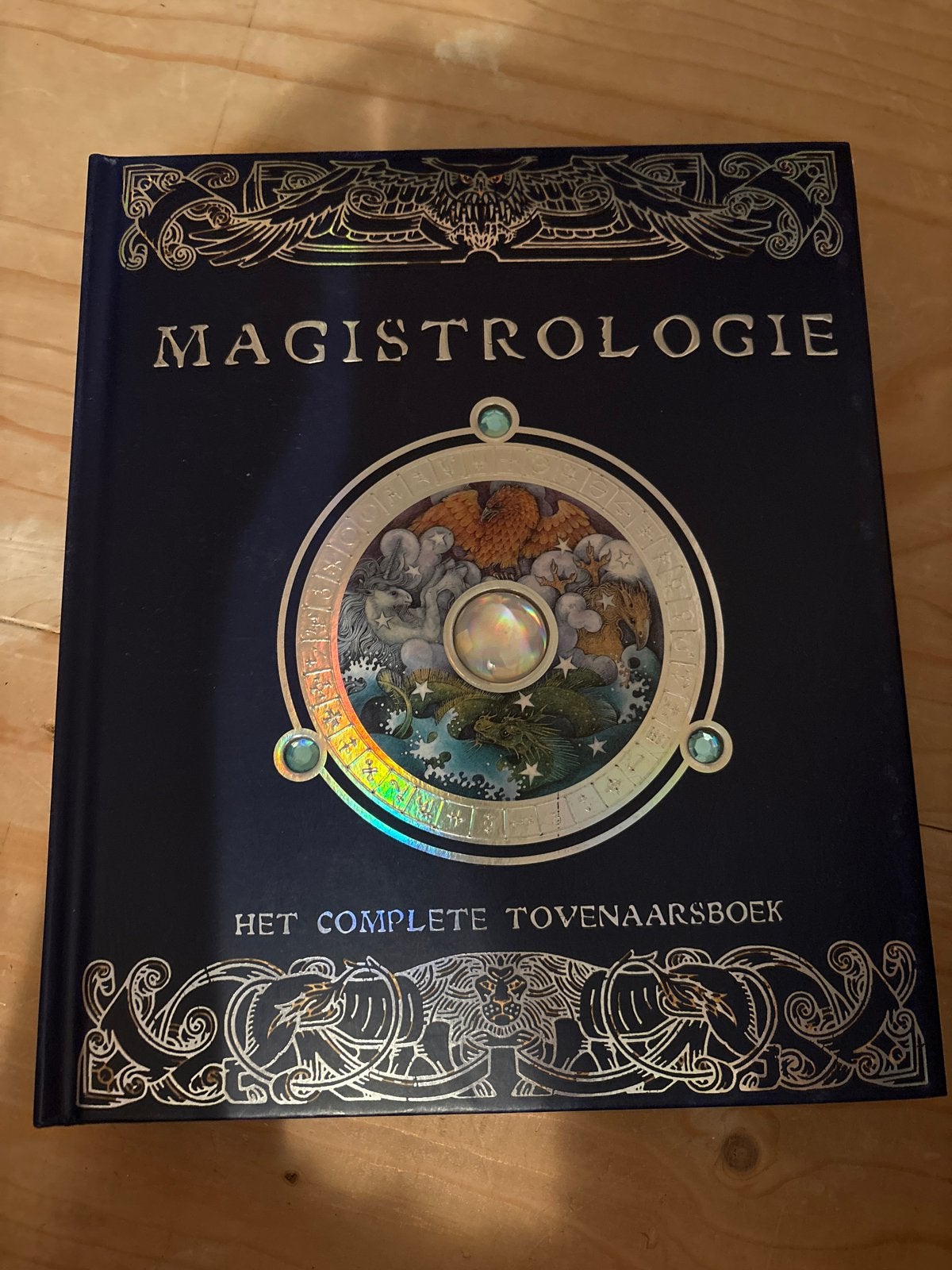 Magistrologie: Het Complete Tovenaarsboek - Zo goed als nieu, Ophalen of Verzenden, Zo goed als nieuw