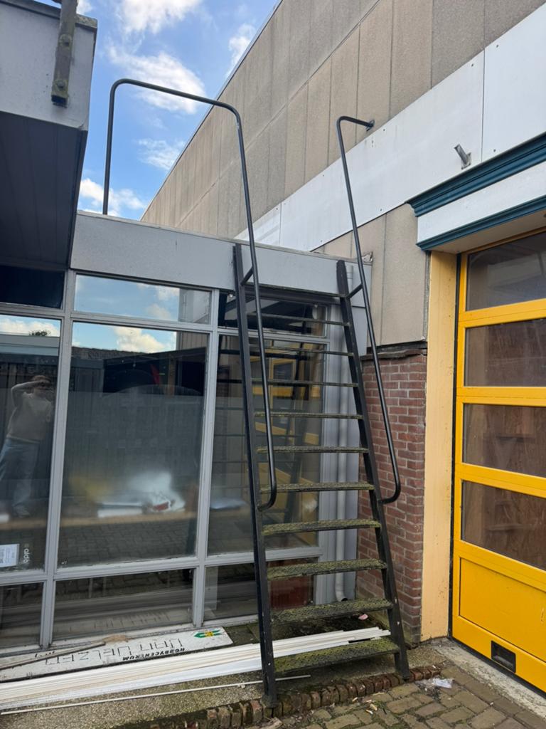 Stalen trap 285cm hoog, Ophalen, Gebruikt, Trap, 2 tot 4 meter