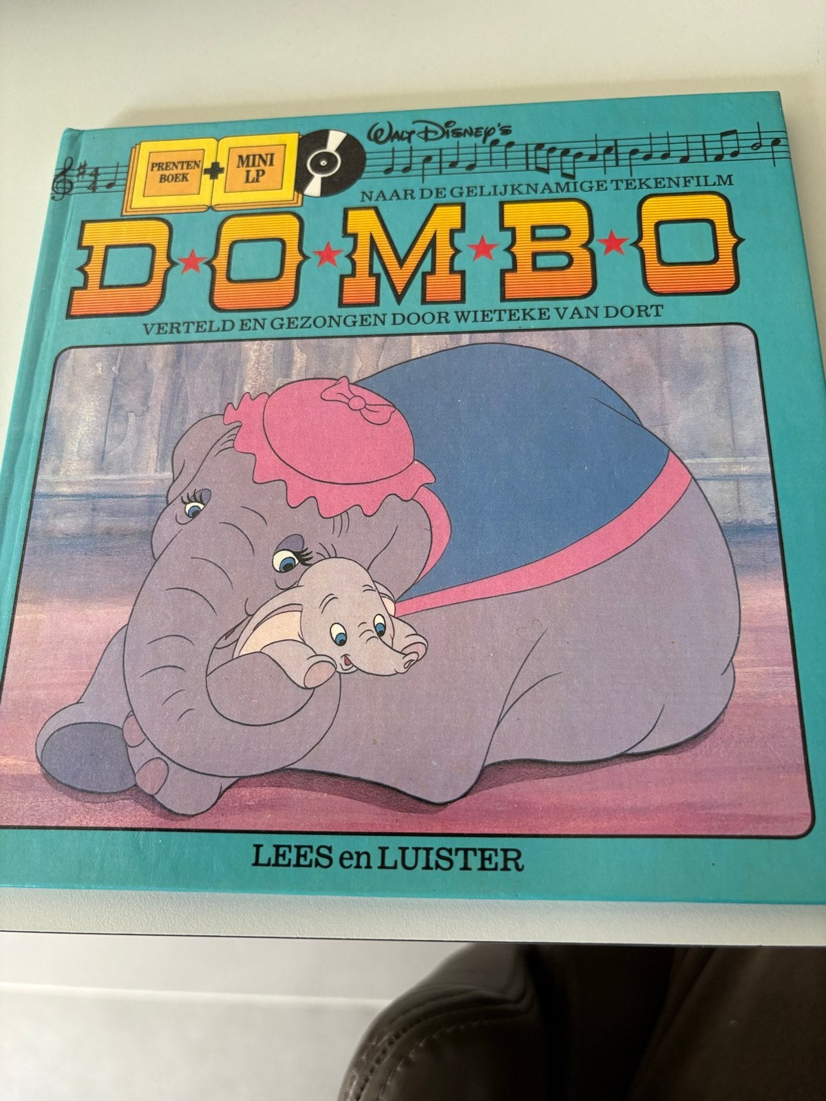 Dumbo Prentenboek met Mini LP - Lees en Luister, Ophalen of Verzenden, Gelezen, Prentenboek