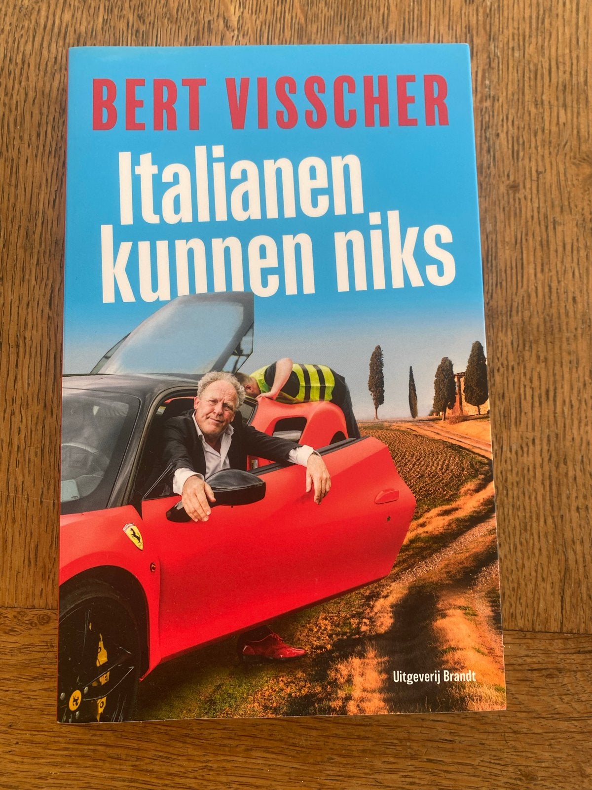 Bert Visscher - Italianen kunnen niks (Boek), Ophalen of Verzenden, Zo goed als nieuw, Nederland