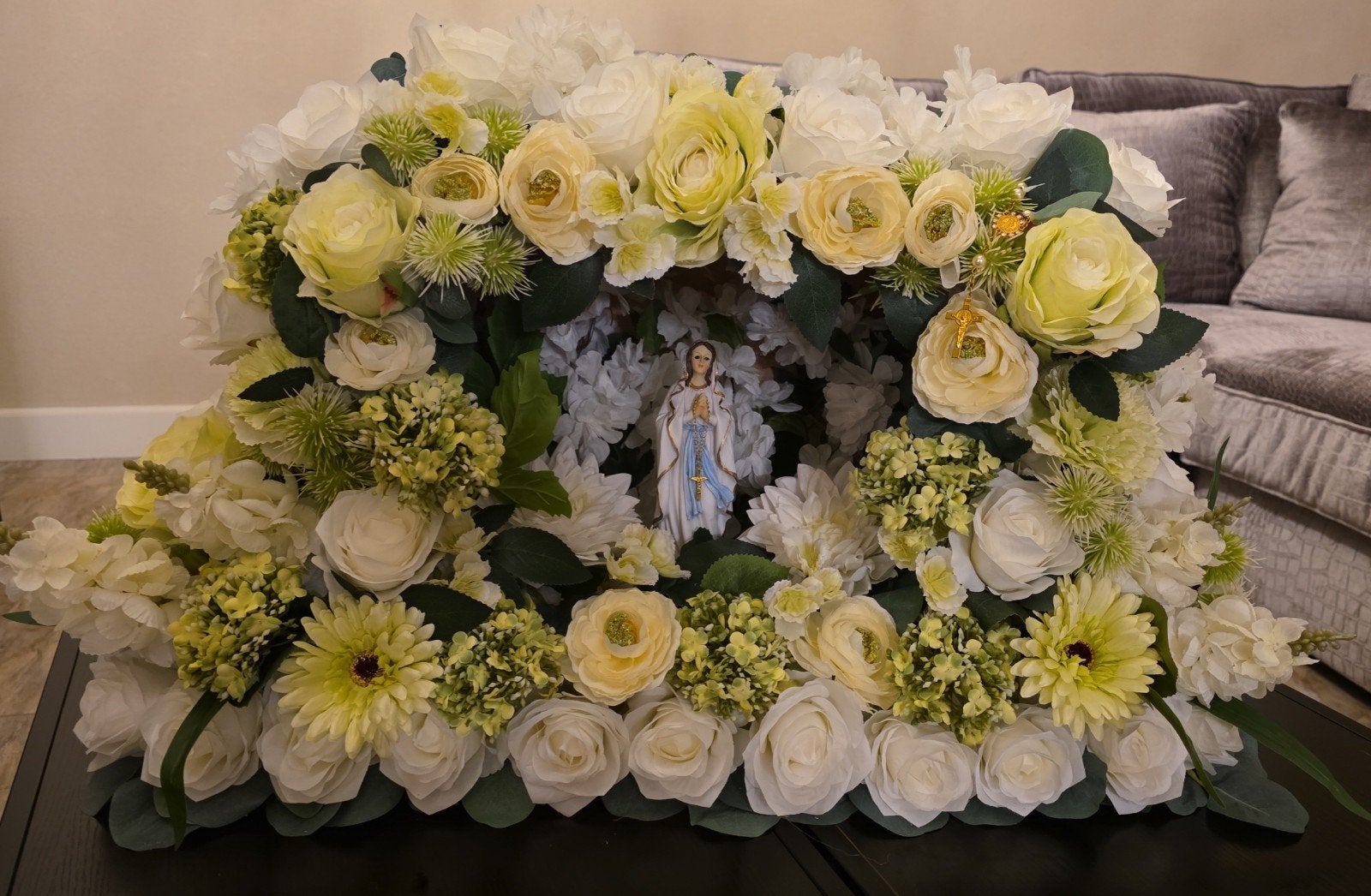 Maria kapel met zijdenbloemen, Huis en Inrichting, Ophalen of Verzenden, Nieuw