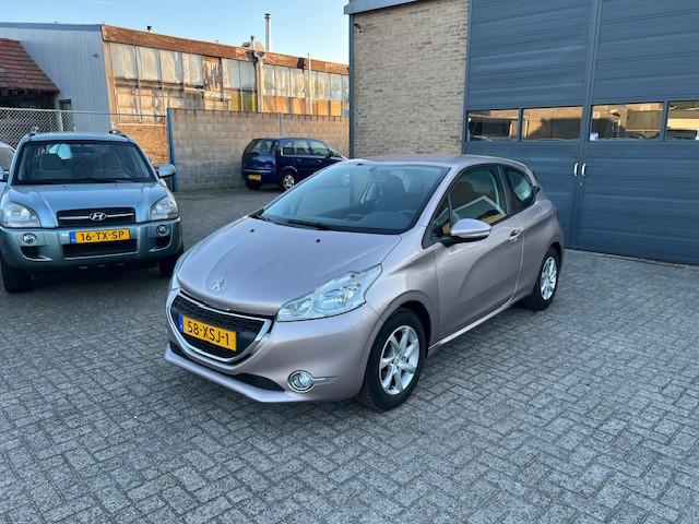 Peugeot 208 1.2 VTi Allure_Mooie Auto, Voorwielaandrijving, Euro 5, Stof, Gebruikt