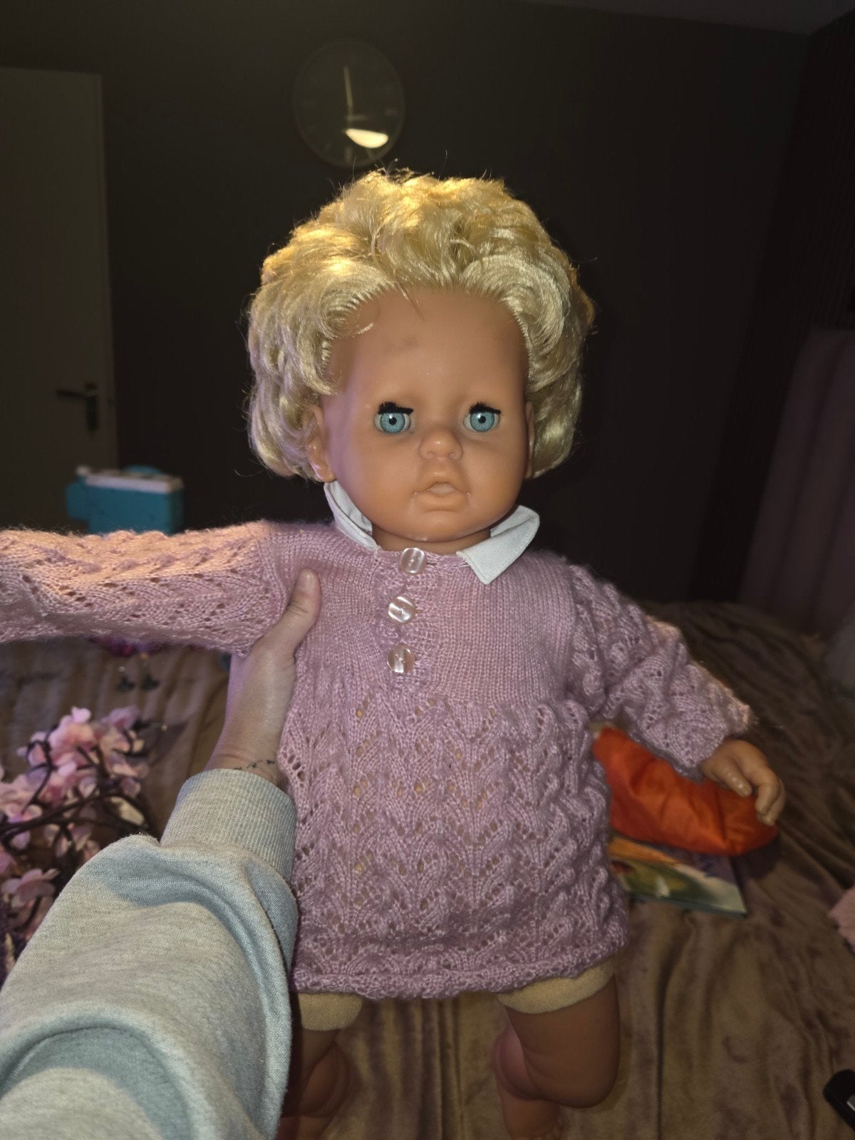 Grote pop met blond haar en roze gebreide jurk, Ophalen, Gebruikt, Overige typen