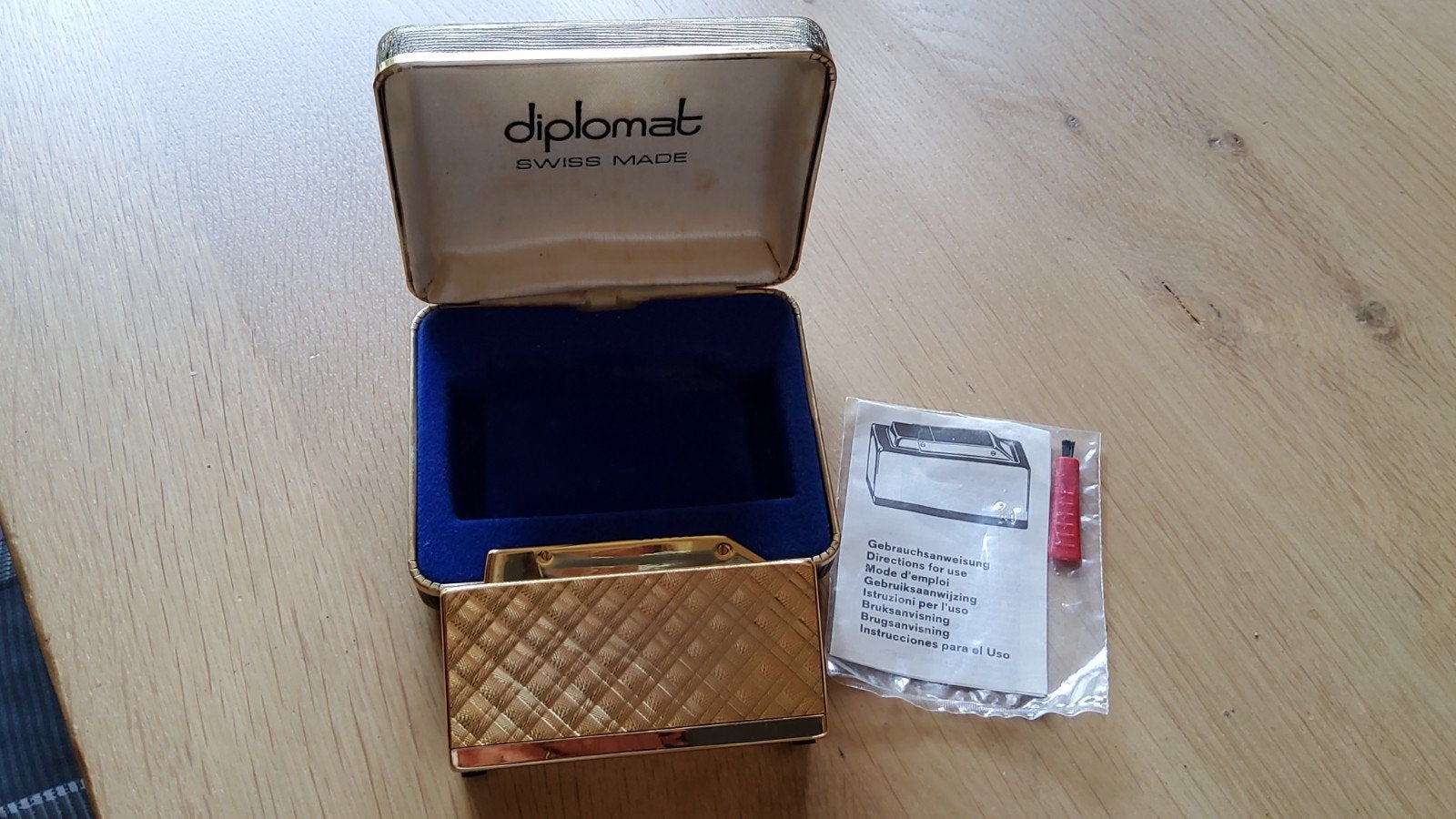 Vintage Diplomat Swiss vergulde Gasaansteker originele doos, Ophalen of Verzenden, Aansteker