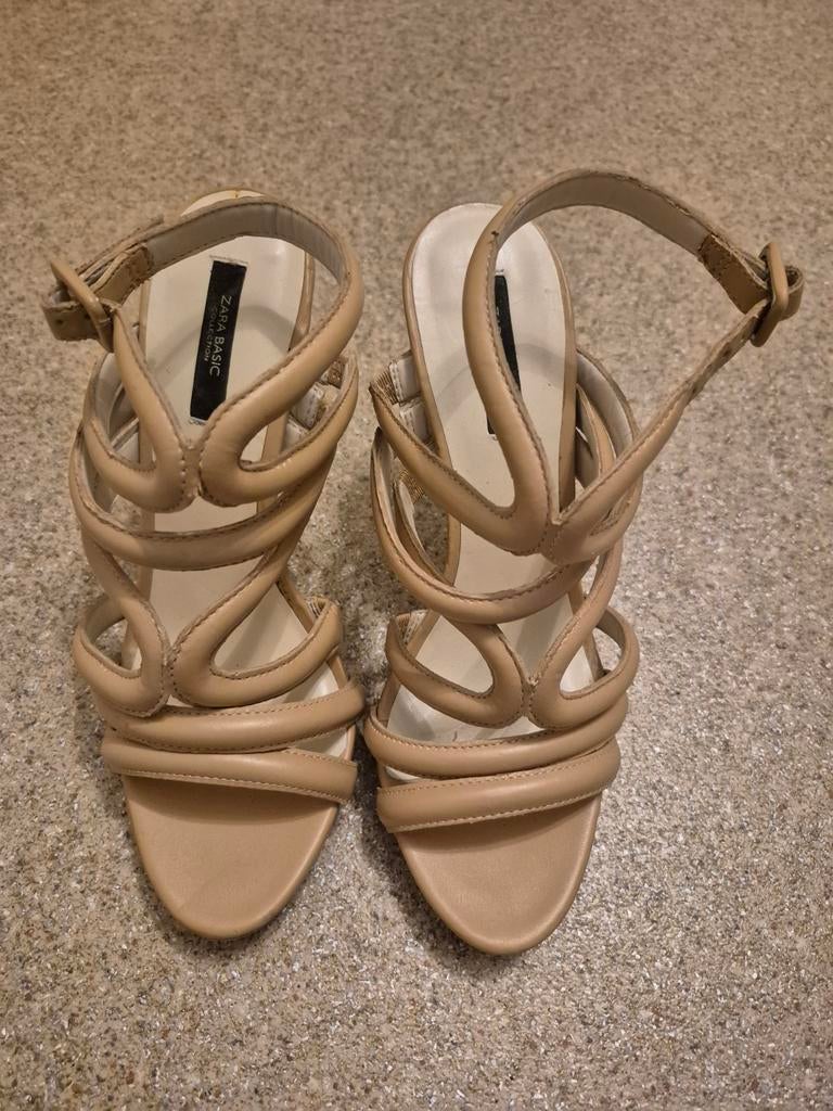 Zara Basic Nude Sandalen met Hoge Hakken, Kleding | Dames, Schoenen, Beige, Zara Basic, Gedragen, Sandalen of Muiltjes