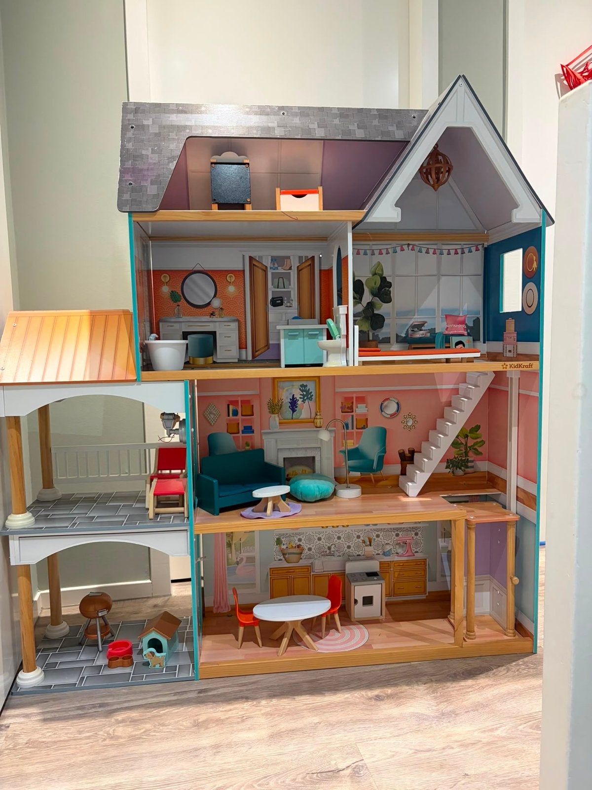 KidKraft Poppenhuis met Meubels - Gebruikt, Kinderen en Baby's, Speelgoed | Poppenhuizen, Ophalen, Gebruikt, Poppenhuis
