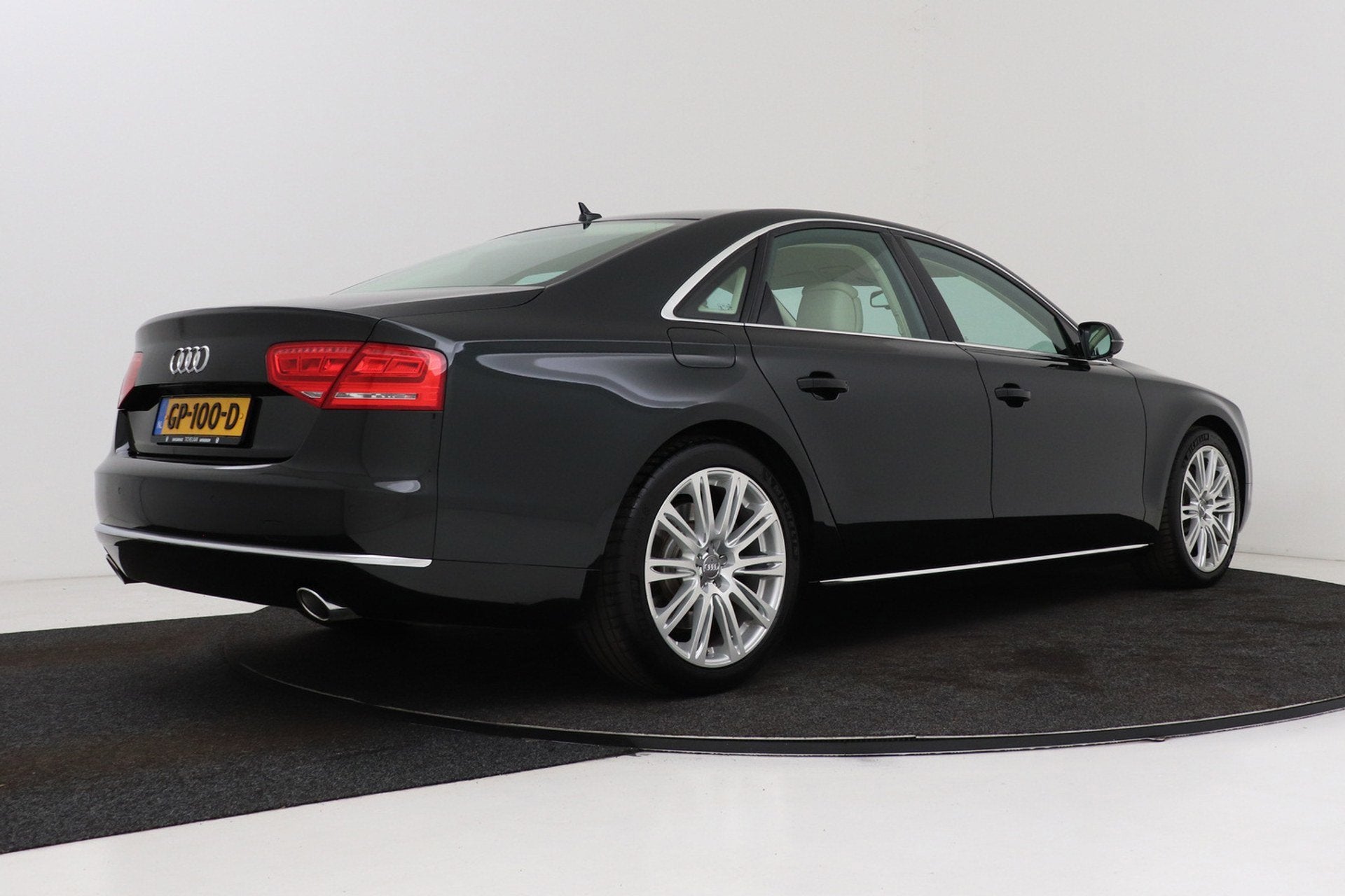 Audi A8 4.2 TDI quattro Pro Line+ | Luchtvering | 68.000 KM!, Auto's, Automaat, Euro 5, Gebruikt, 241 €/maand