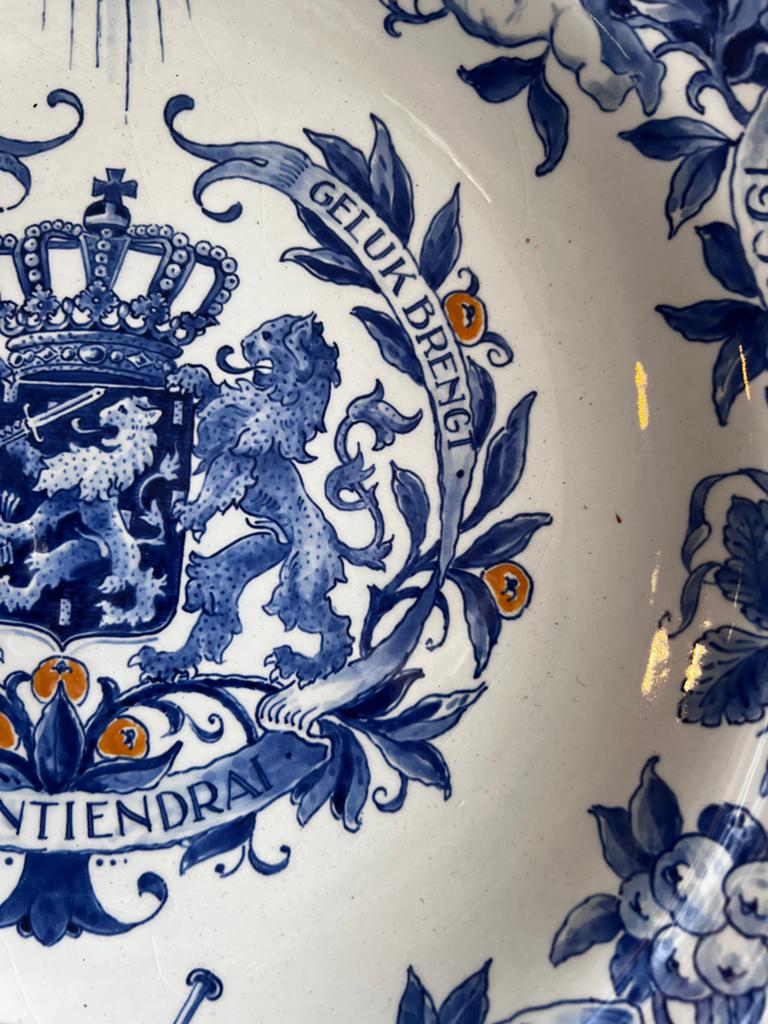 Groot bord kroning Beatrix, porseleyne fles, Verzamelen, Koninklijk Huis en Royalty, De Doofpot Alphen aan den Rijn, Ophalen of Verzenden