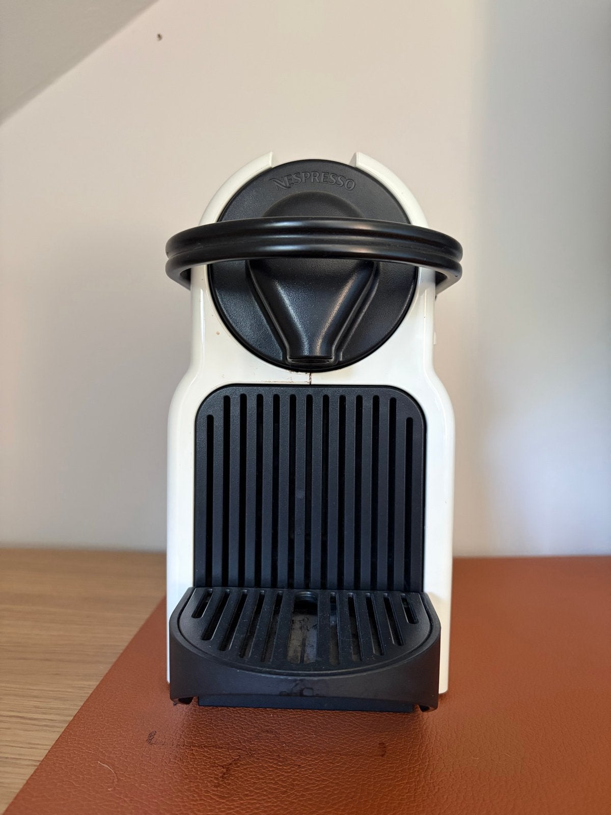 Nespresso Essenza Mini - Compacte en stijlvolle koffiemachin, Ophalen, Gebruikt, Espresso apparaat, 1 kopje