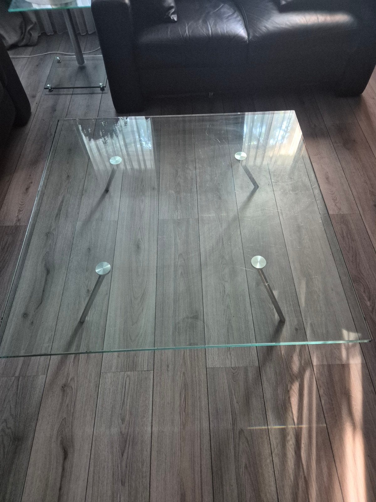 één doorzichtige glas tafel het is nieuw, Nieuw, Glas, Rechthoekig, 50 tot 100 cm
