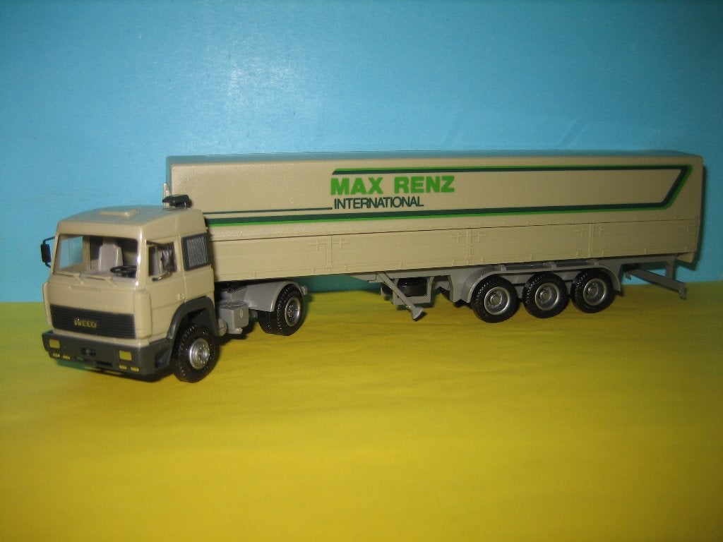 Max-Renz  IVECO met oplegger  Herpa, Ophalen of Verzenden, Zo goed als nieuw, Bus of Vrachtwagen, Herpa
