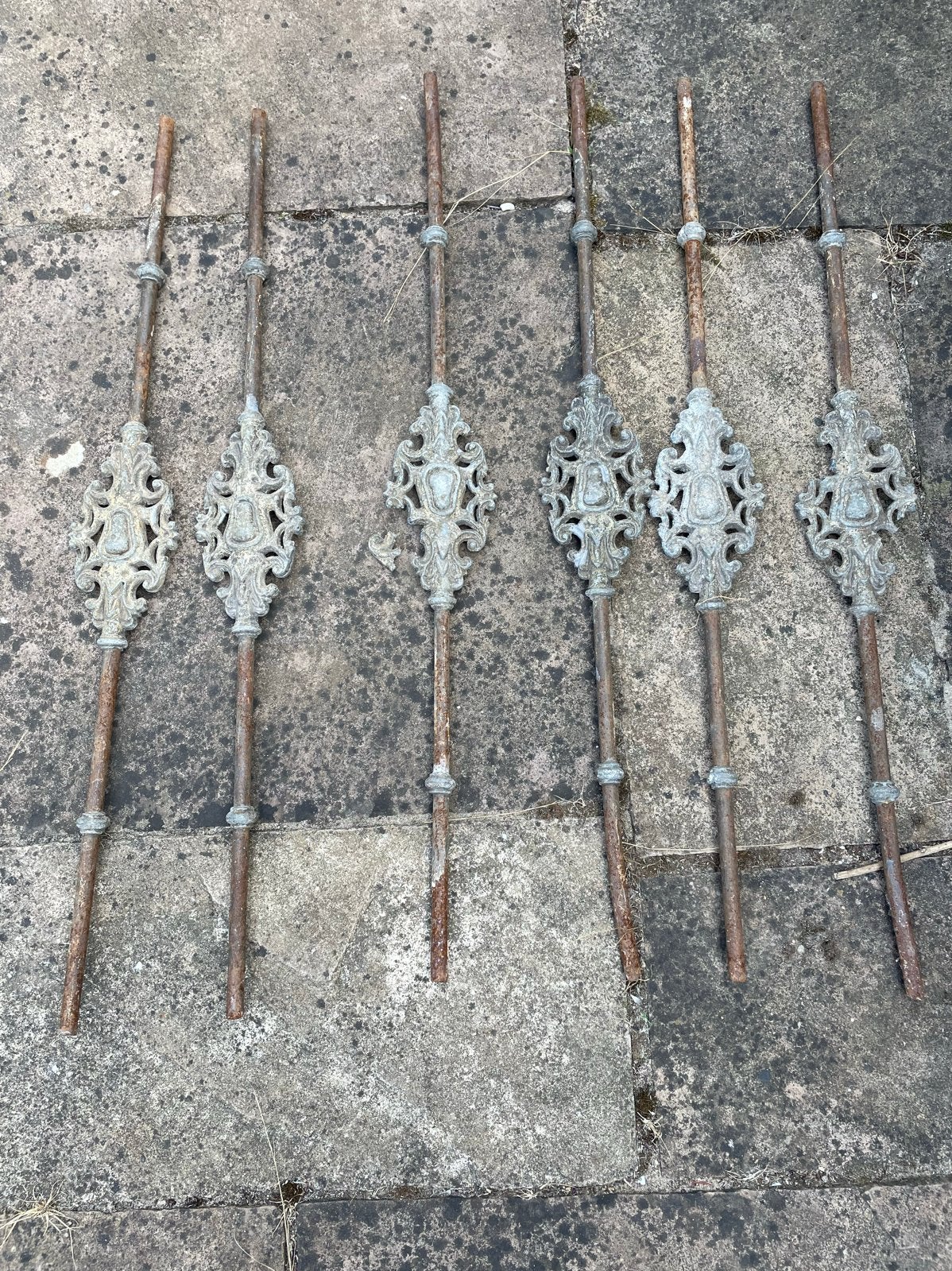 6  Fraaie  AntiekenTrapspijlen, Ophalen