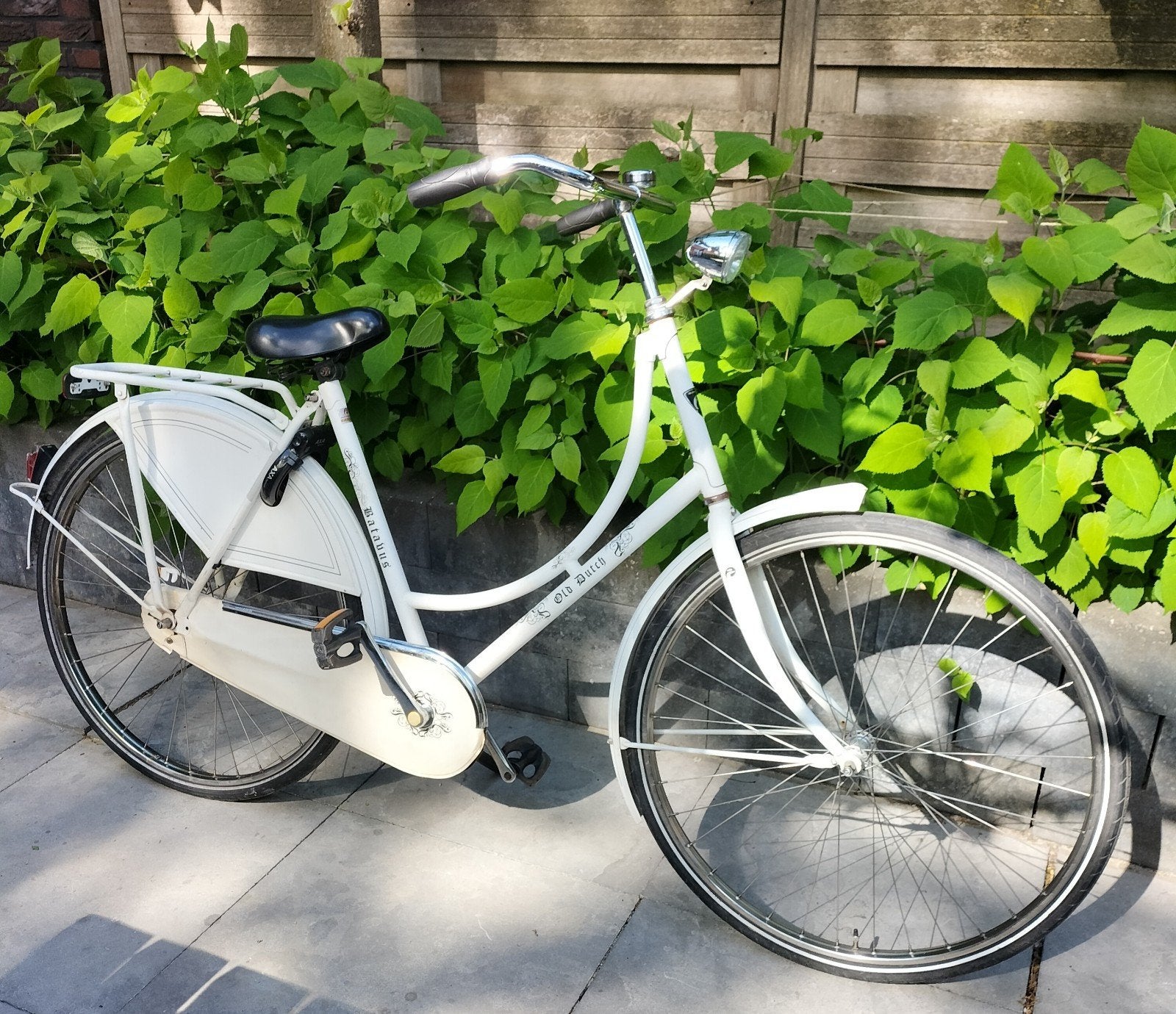 Omafiets Batavus Old Dutch, 28 inch, wit., Ophalen, Terugtraprem, Gebruikt, 56 cm of meer