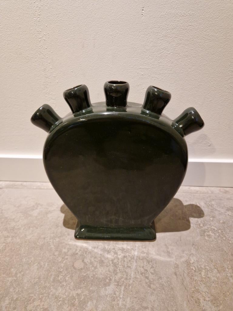 Tulpenvaas donkergroen van karwei, Aardewerk of Porselein, Ophalen of Verzenden, Zo goed als nieuw, Minder dan 50 cm