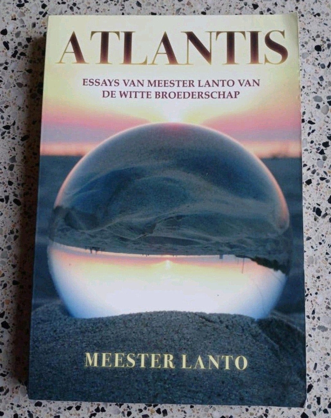 Atlantis - Essays van Meester Lanto zgan vaste prijs, Achtergrond en Informatie, Spiritualiteit algemeen, Ophalen of Verzenden