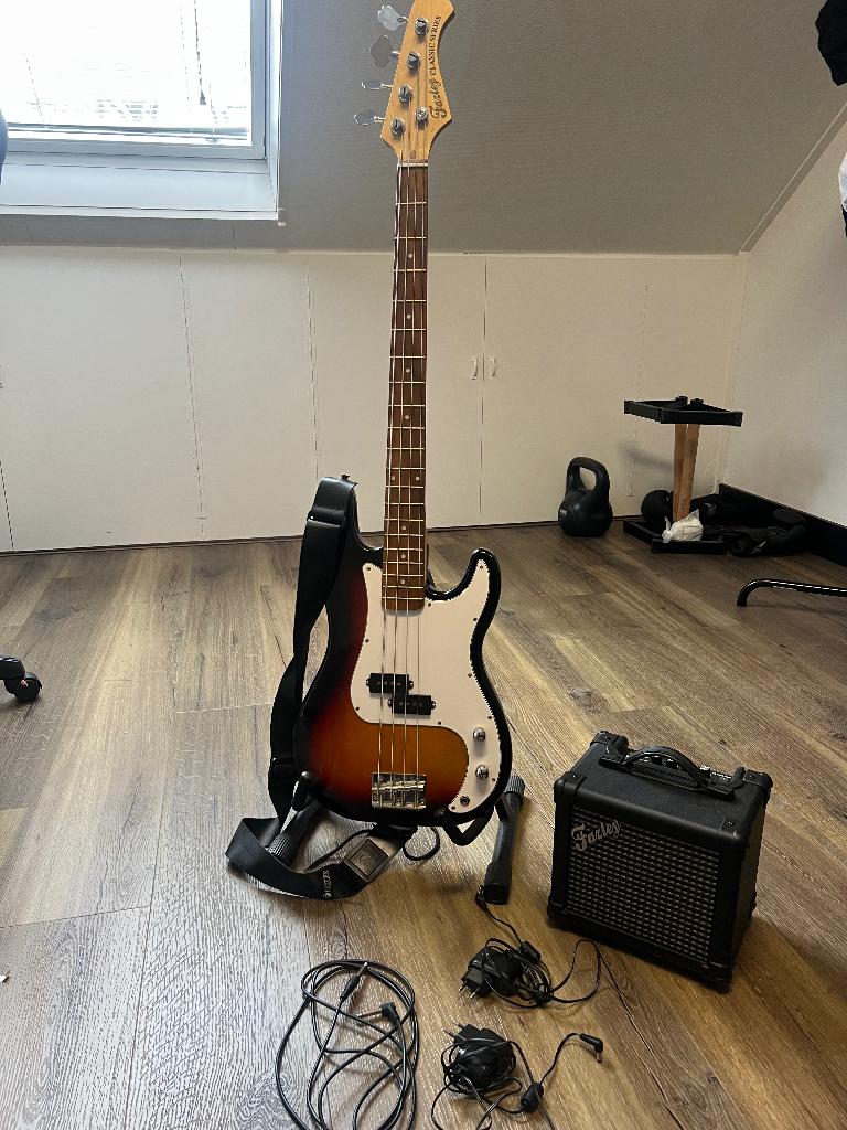 Fazley FPB118 Sunburst Basgitaar + Kubo Bass 10 Versterker, Muziek en Instrumenten, Versterkers | Bas en Gitaar, Ophalen of Verzenden