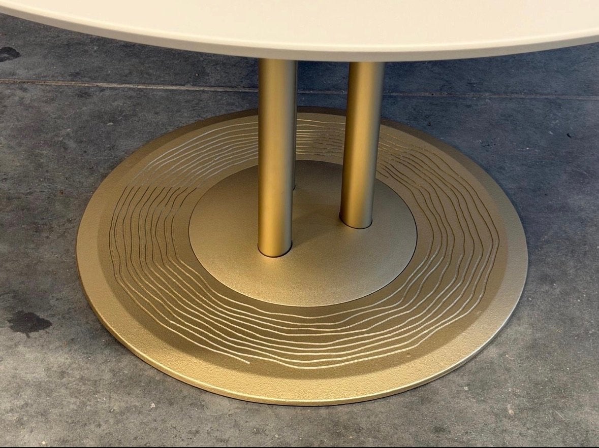 Moderne ronde tafel met gouden onderstel, Ophalen, Rond, Zo goed als nieuw, 75 tot 100 cm