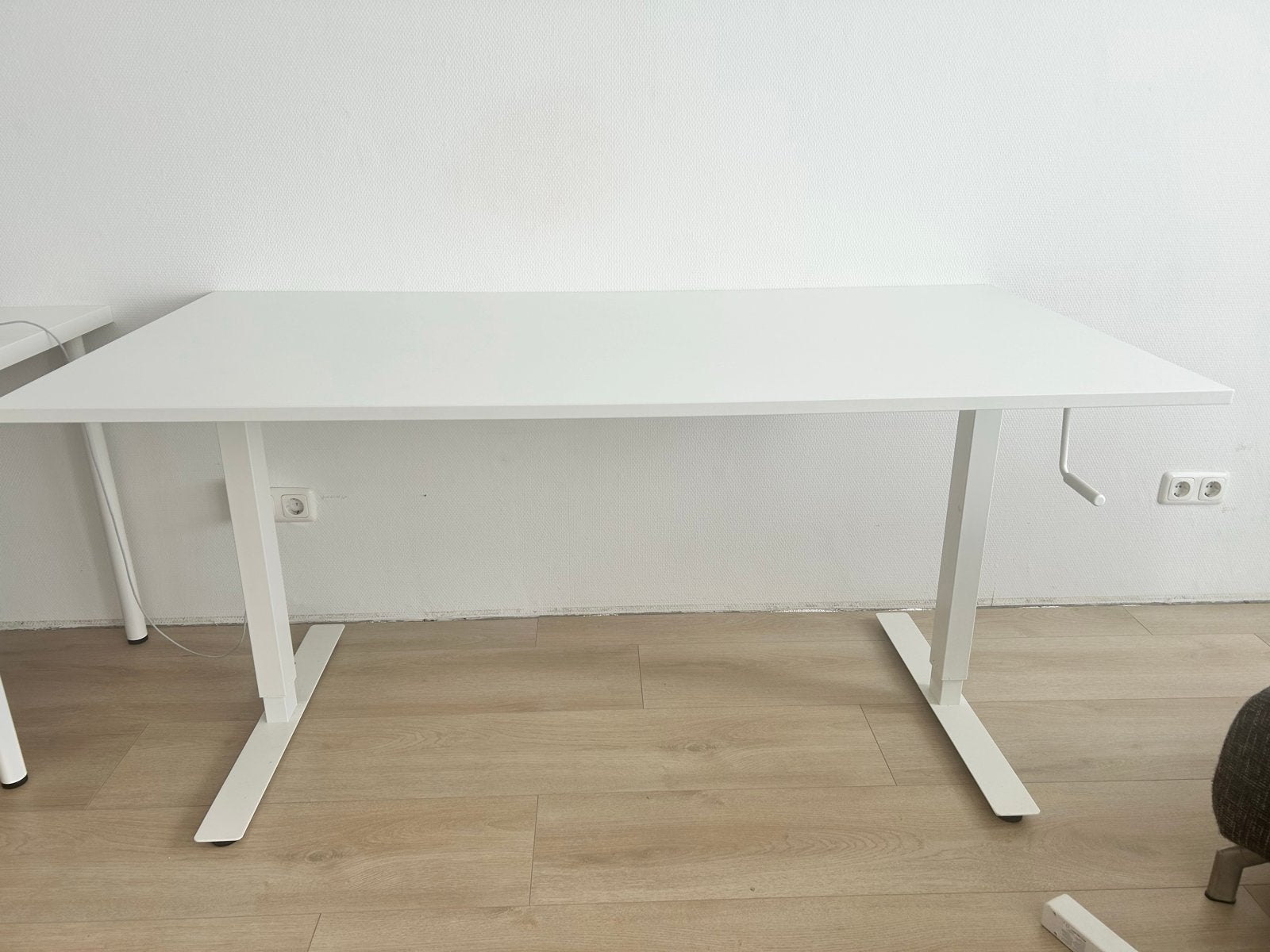 IKEA Trotten Zit-sta bureau wit 160x80 cm, Huis en Inrichting, Bureaus, Ophalen, Zit-sta bureau, In hoogte verstelbaar, Zo goed als nieuw