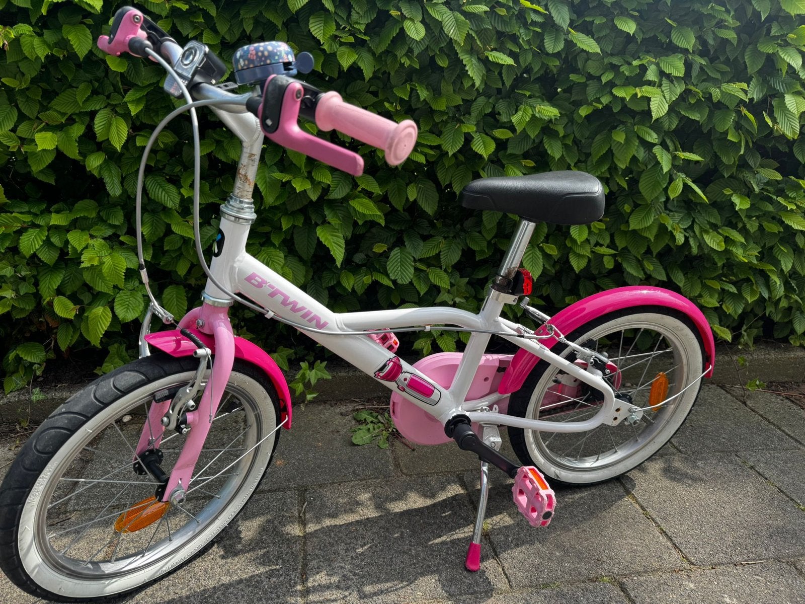 Meisjesfiets Decathlon B'TWIN 16 inch - Roze/Wit, Fietsen en Brommers, Ophalen, Gebruikt, Velgrem, Handrem